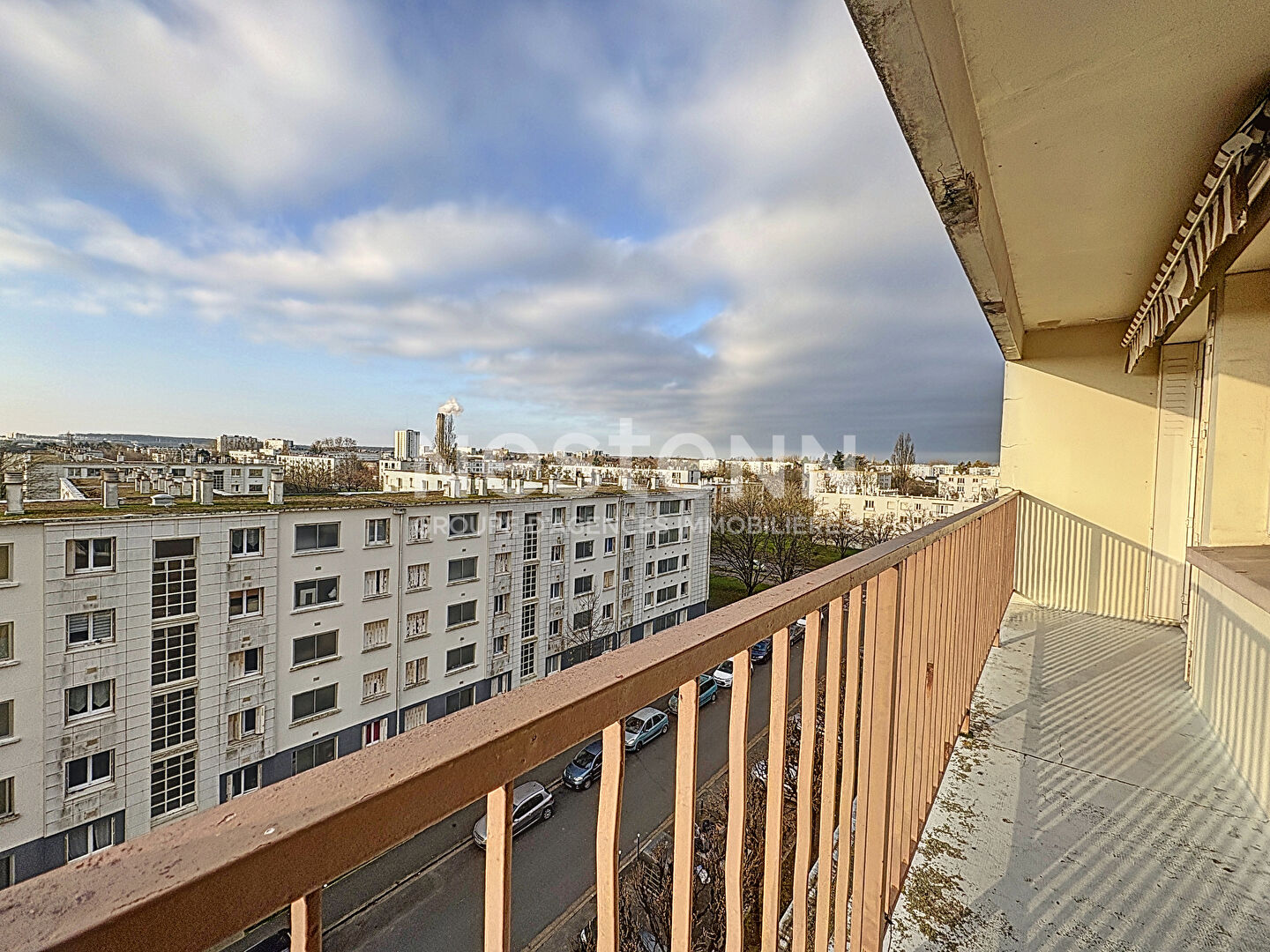 À Blois, bel appartement lumineux de 74 m² avec balcon, 3 chambres et vue dégagée. Idéal résidence principale ou investissement locatif rentable.