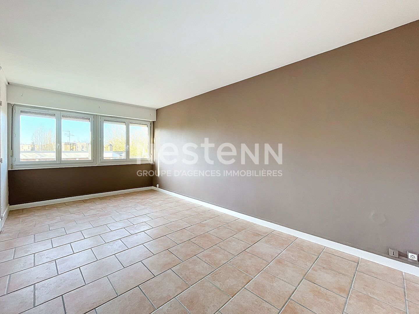 Ne ratez pas cet appartement refait à neuf à Blois?! 3 chambres, séjour lumineux, cuisine moderne et aucun travaux à prévoir. Parfait pour investir ou emménager immédiatement. Proche commerces et écoles?!