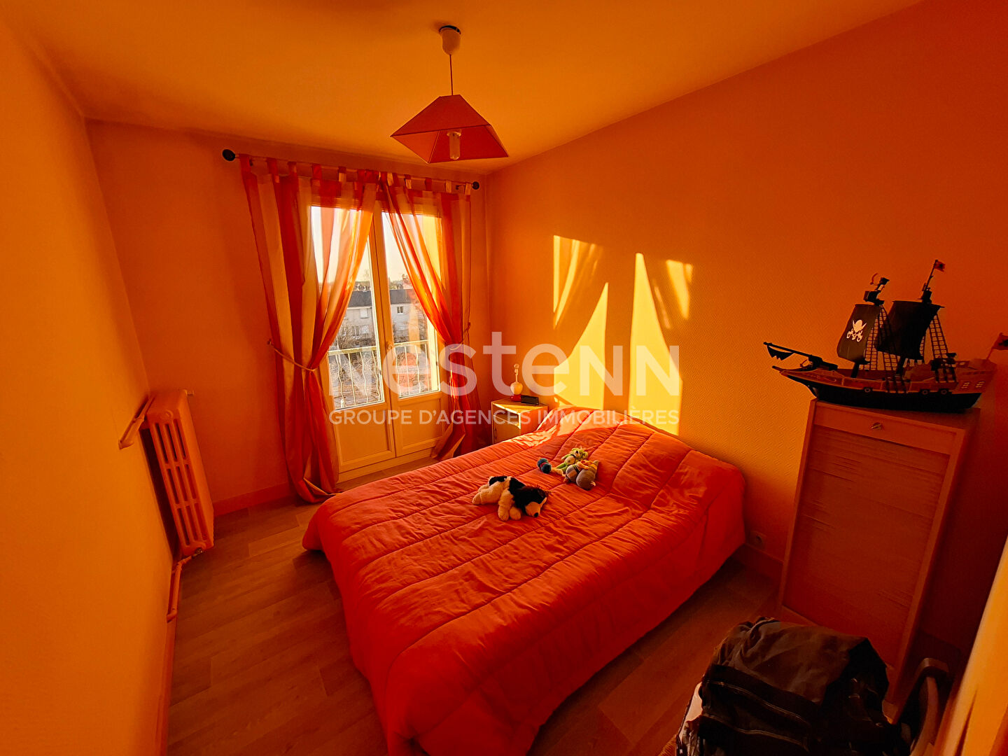 Photo À vendre à Blois : bel appartement T3 de 67 m² au dernier étage, lumineux et calme, avec 2 balcons et cave. Idéal résidence principale ou investissement, proche commerces et services. image 5/6