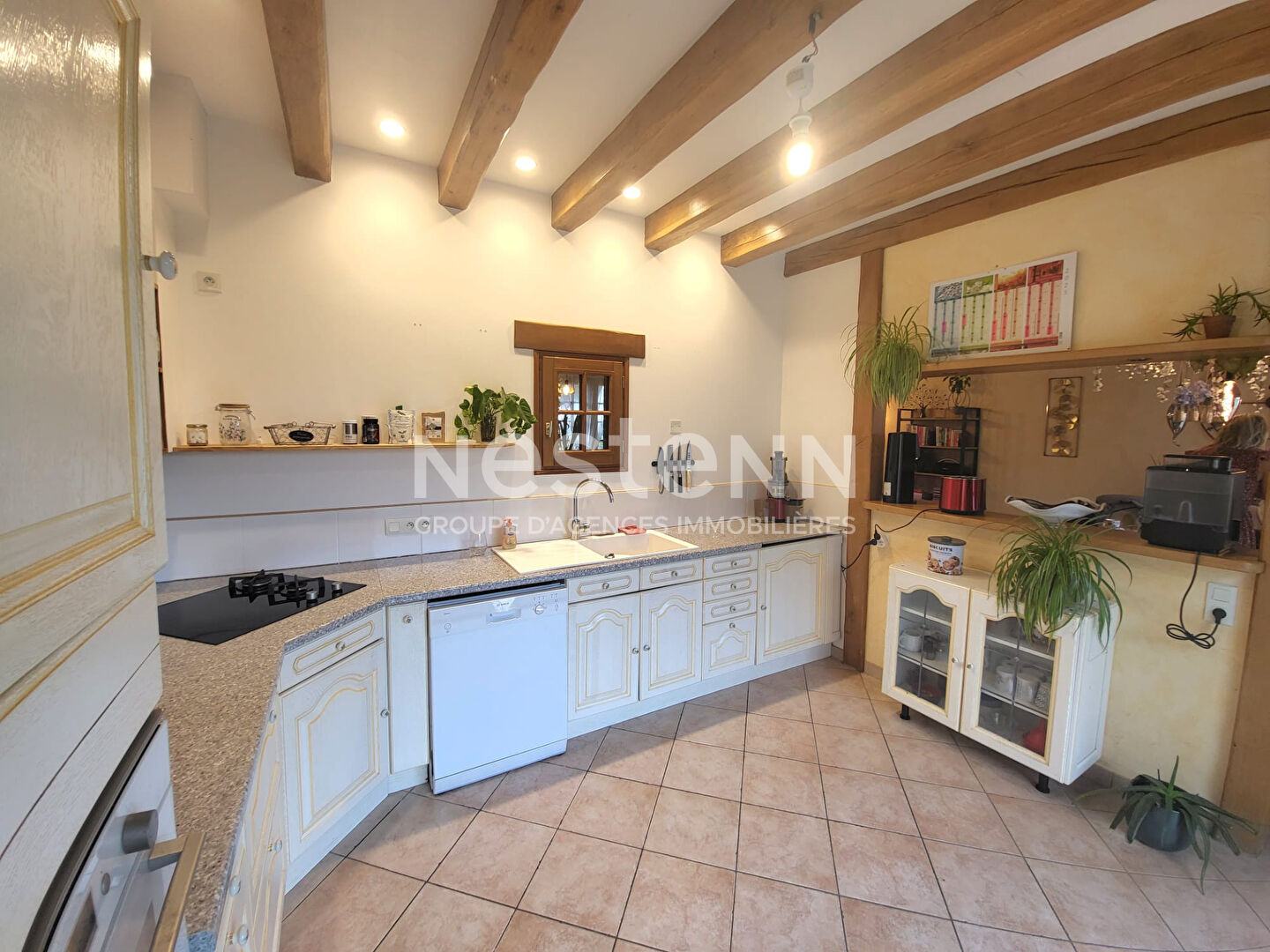 Photo Rare sur le marché ! Découvrez cette magnifique maison moderne de 170 m² à La Ferté Saint Cyr : 8 pièces, 4 chambres, jardin de 1949 m², garage double, terrasse et panneaux solaires. Idéale famille. Visite rapide ! image 5/6