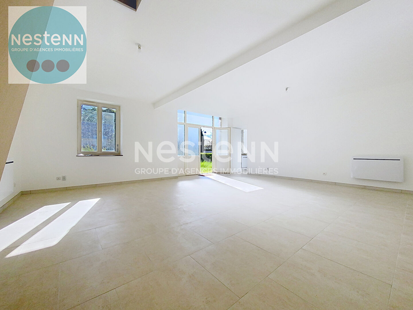 Charmante maison de 2 pièces à Chitenay avec terrain constructible de 600 m². Idéal investisseur ou projet immobilier, proche écoles et commodités du centre-ville.