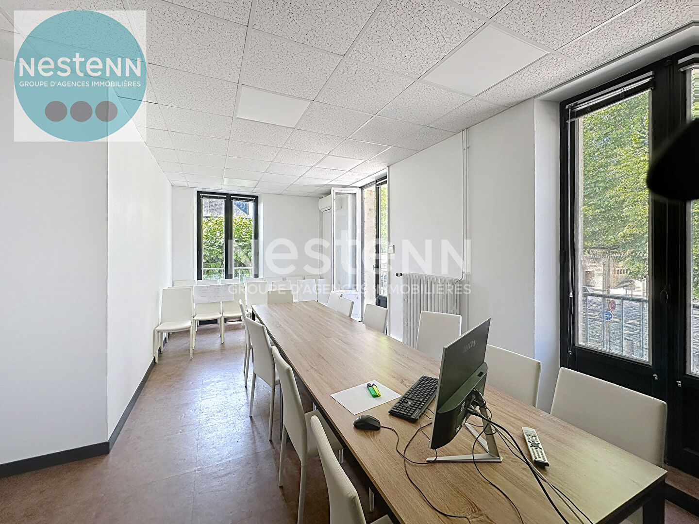 Photo Local commercial d'angle en coeur de ville . Emplacement premium image 2/6