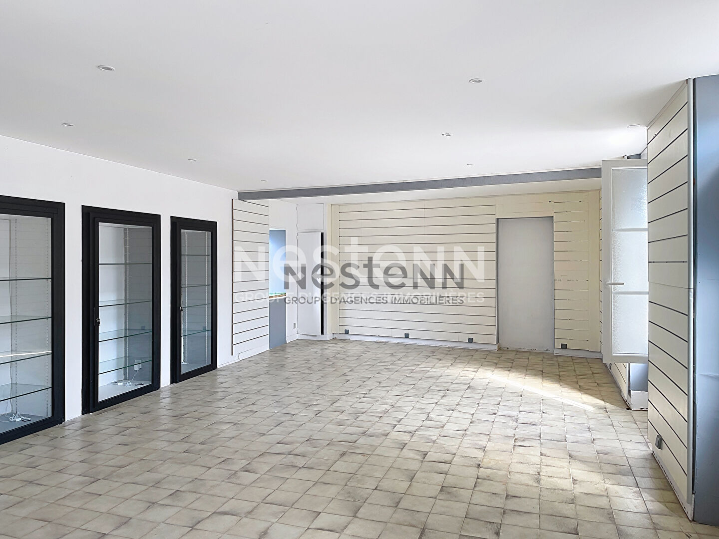 Photo Découvrez cette maison pleine de charme à vendre avec 3 grandes pièces, appartement indépendant à l'étage, greniers aménageables et dépendances. Idéal pour commerce, projet locatif ou maison familiale. image 3/6
