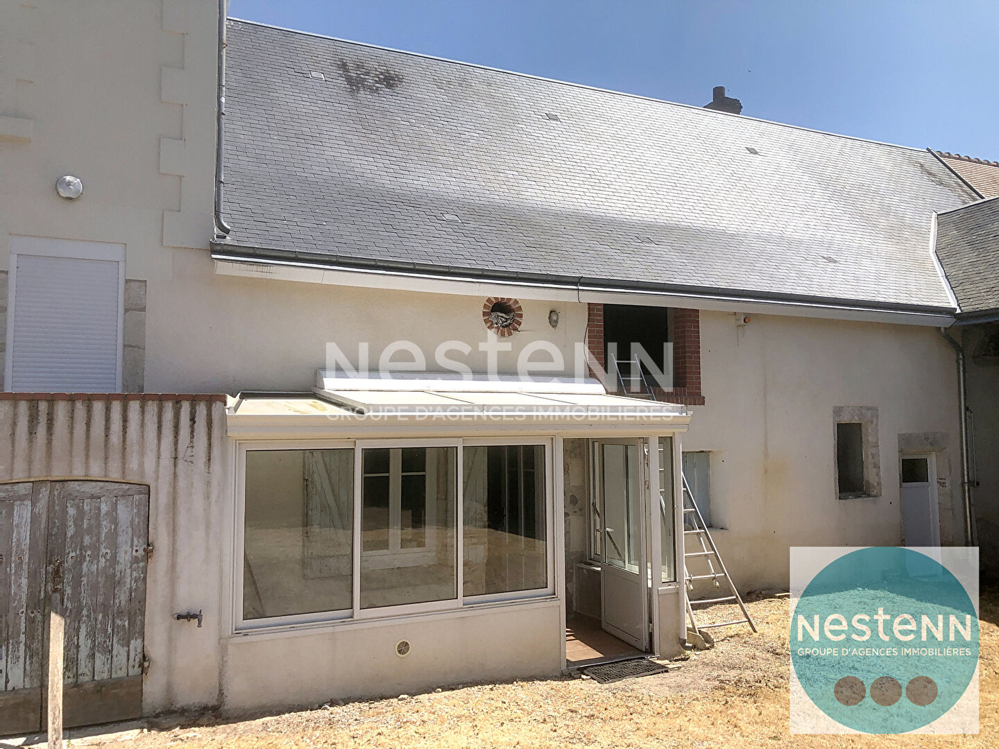 VINEUIL MAISON aménageable en habitation total  85m² - création étage possible. emplacement de premier choix.