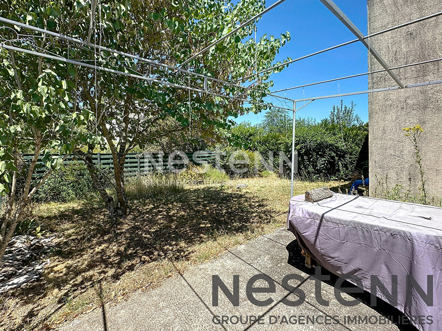 Découvrez cette superbe maison de 110 m² à Saint-Gervais-la-Forêt ! 5 pièces dont 4 chambres, cuisine américaine, séjour lumineux avec cheminée, jardin de 313 m² et garage. Emplacement idéal à 5 min des écoles et 7 min de la gare. Ne ratez pas cette oppor