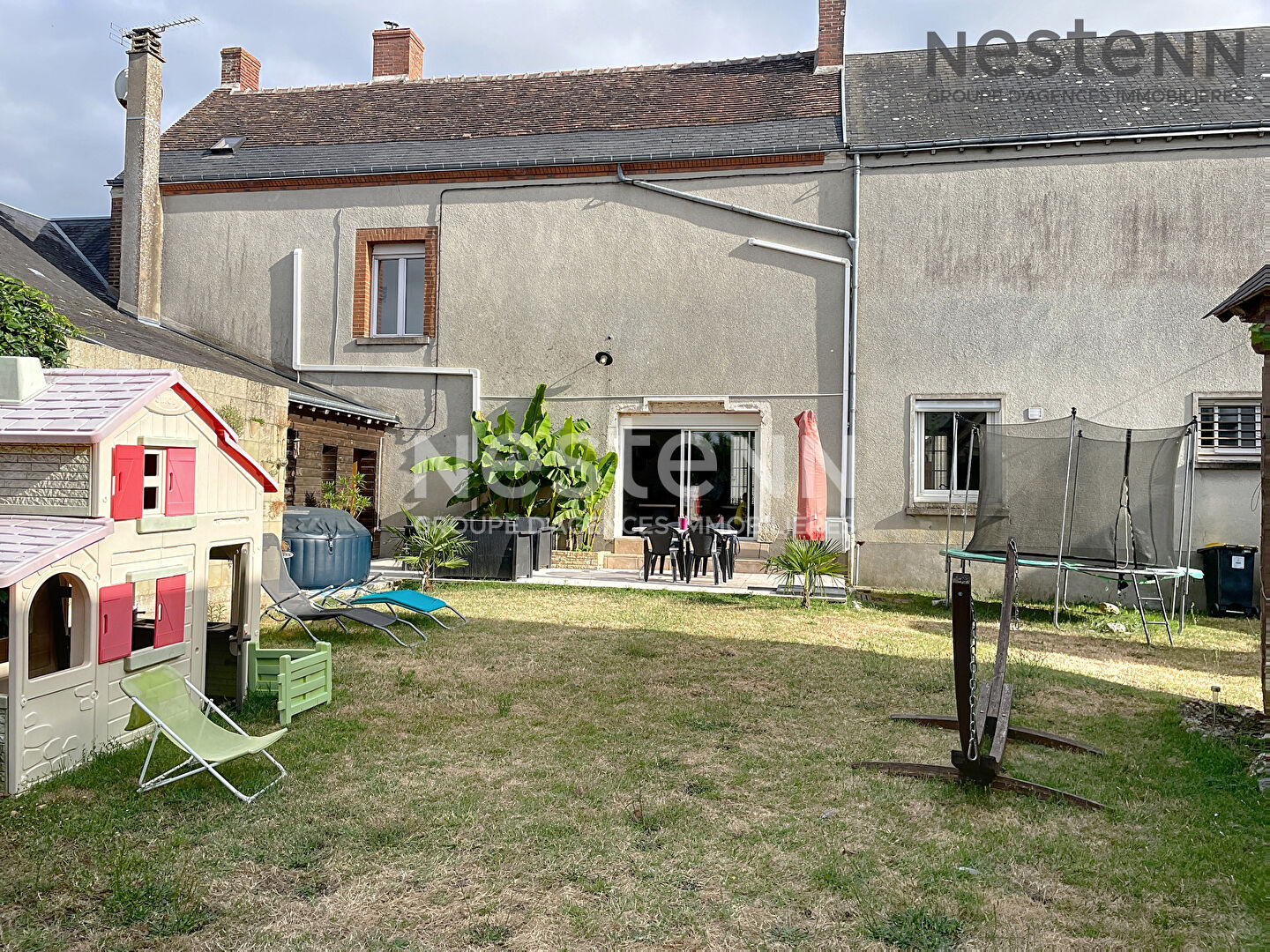 Maison familiale 173 m² en plein centre d'Herbault, proche écoles & commerces. 4 chambres, jardin sans vis-à-vis, grange et grenier aménageable.