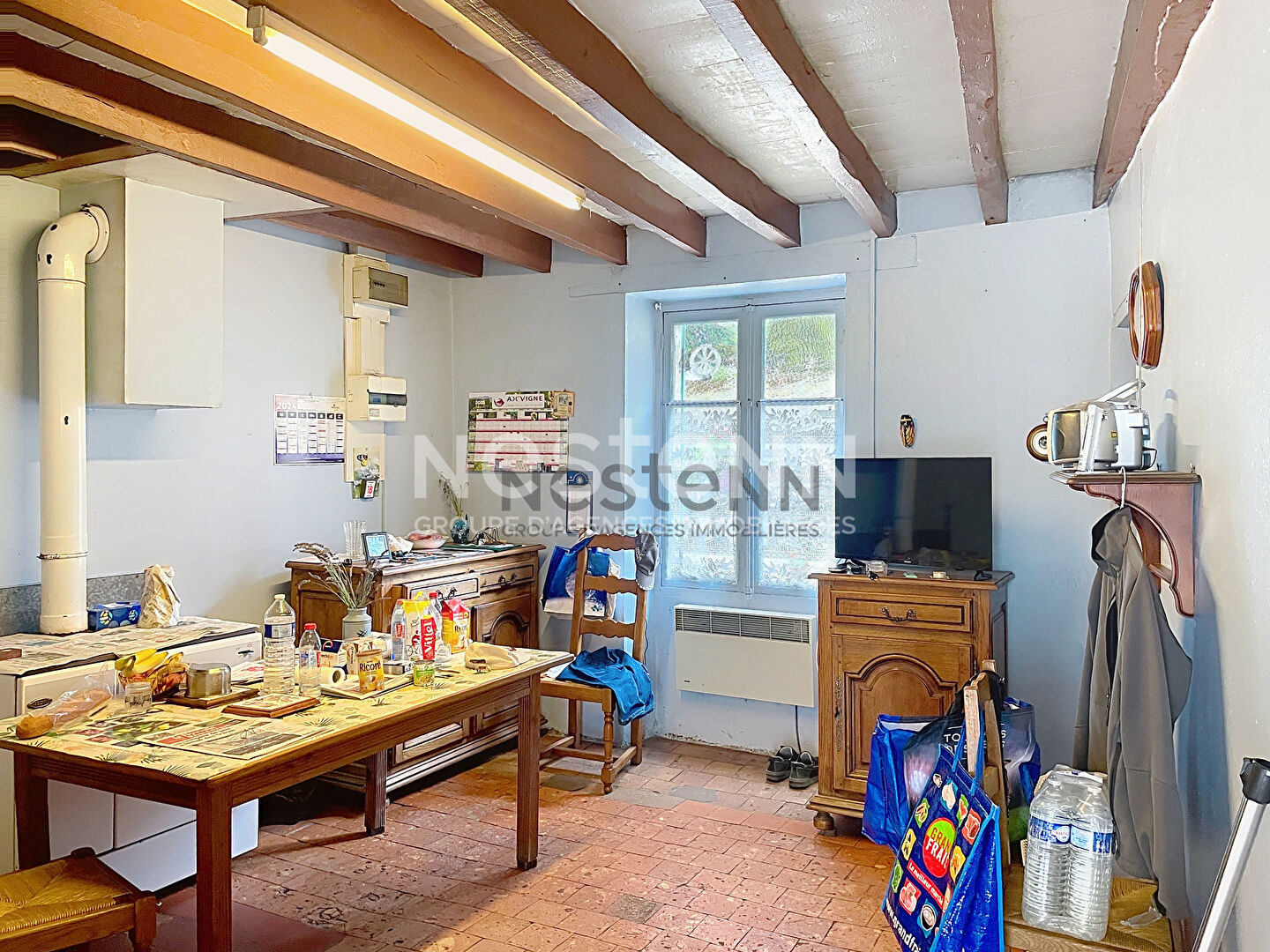Photo Authentique longère des années 1800?1900 à rénover, composée de 2 bâtiments d'habitation et 139?m² de granges. Terrain clos de 641?m². Idéal projet de rénovation. image 4/6