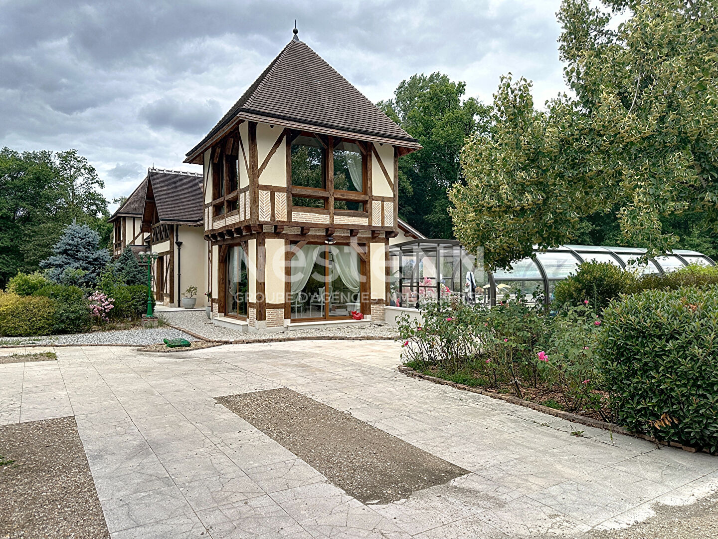 Photo Domaine privé 5 ha bord de rivière, piscine couverte avec plage, suites haut-de-gamme, géothermie. Contactez-nous pour visite et projet d'exception. image 2/6