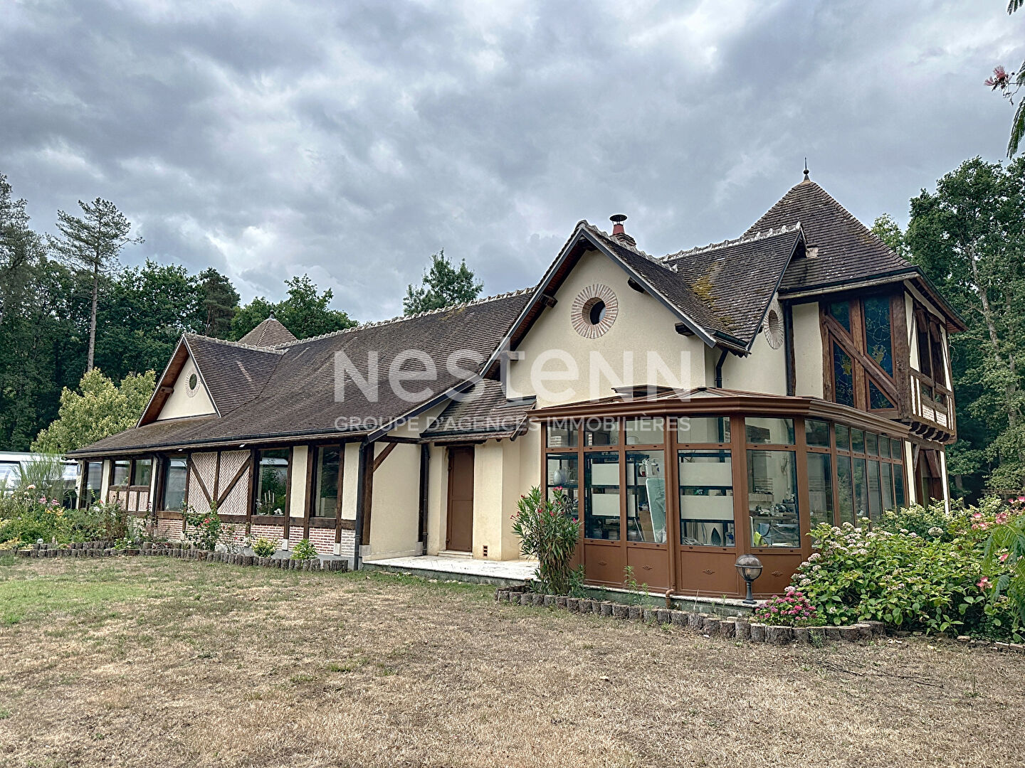 Photo Domaine privé 5 ha bord de rivière, piscine couverte avec plage, suites haut-de-gamme, géothermie. Contactez-nous pour visite et projet d'exception. image 3/6