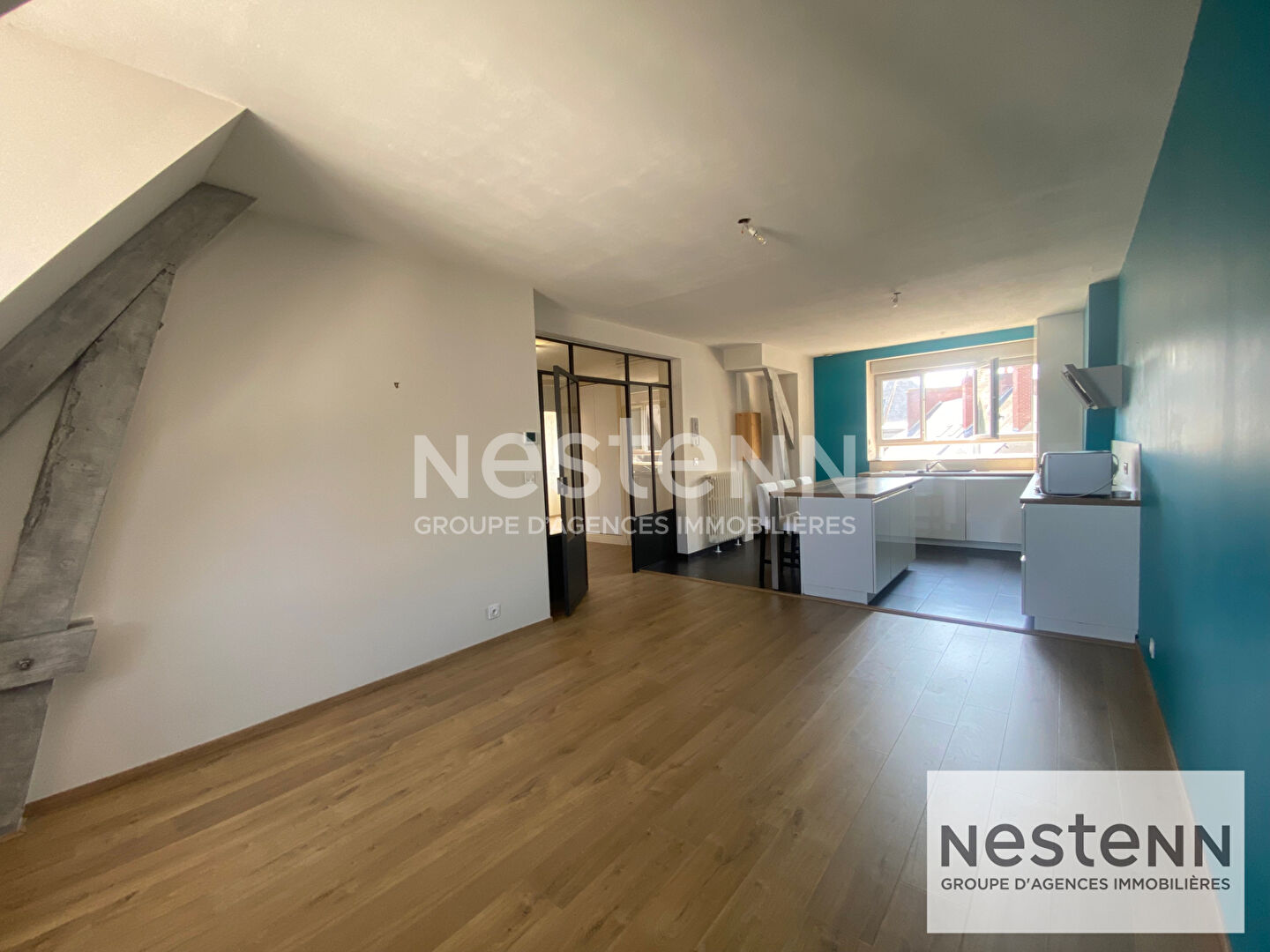 Photo T3 d'exception en centre ville de Blois / 70.95 m2 / cave / place de parking privative / vue sur les toits de Blois image 3/6