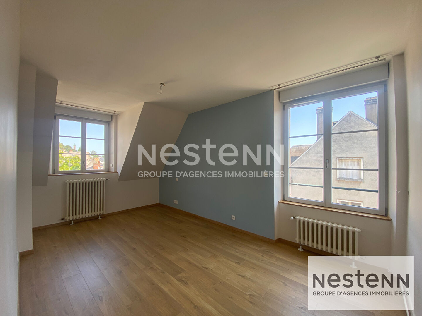 Photo T3 d'exception en centre ville de Blois / 70.95 m2 / cave / place de parking privative / vue sur les toits de Blois image 5/6