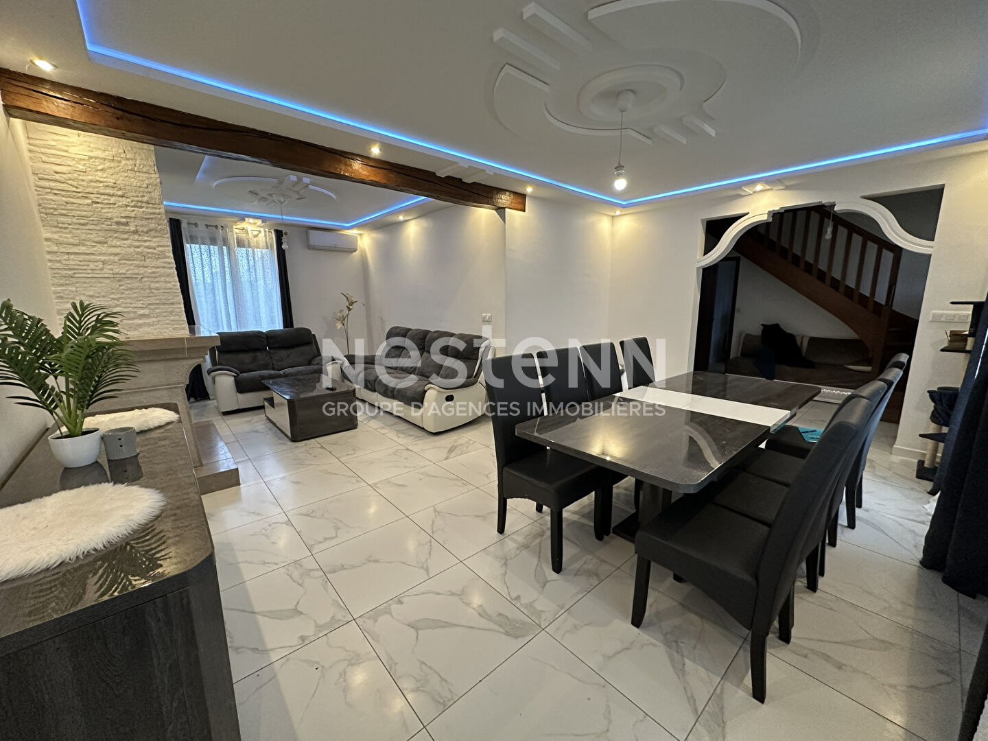 Belle maison familiale de 190 m² à La Chapelle-Vendômoise, 5 chambres, cuisine équipée, poêle à granulés, garage et terrain de 1 500 m². Proche commerces et écoles.