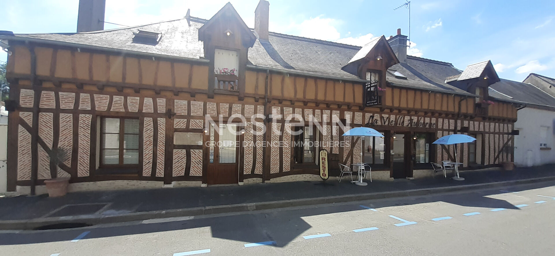 immeuble de centre-ville avec local commercial et logements locatifs