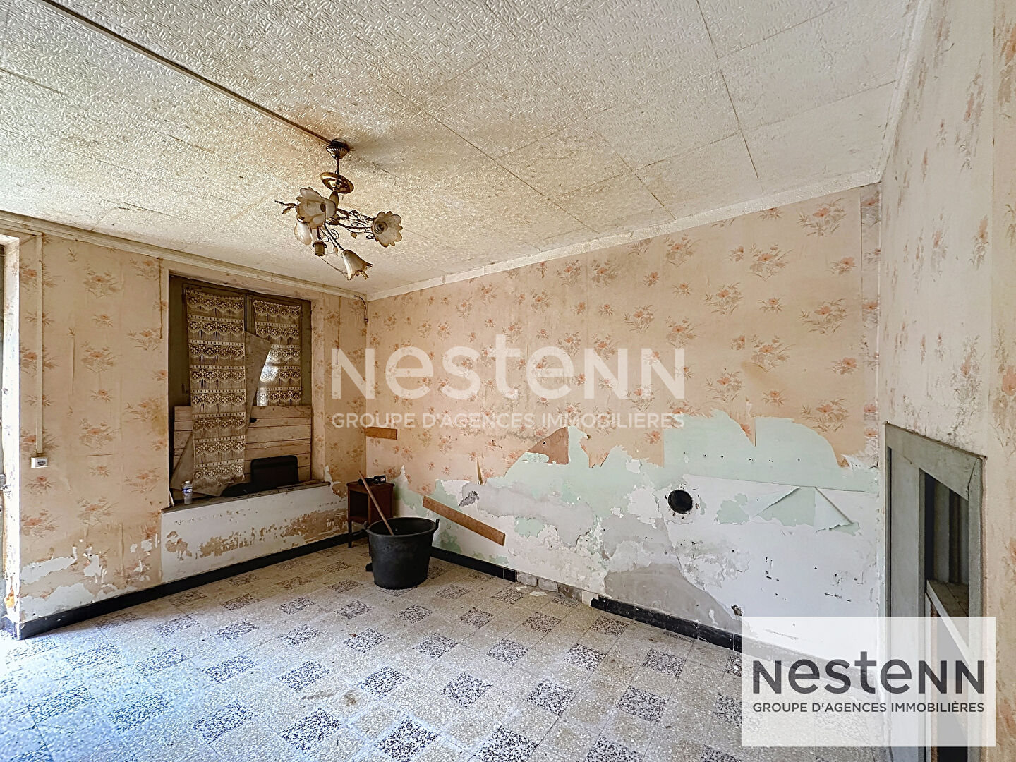 Photo Investisseurs, ne ratez pas cette maison de 340 m² à Blois avec 13 pièces et 8 chambres sur 1 648 m². Idéal pour rénovation, location ou revente. Proche écoles, commerces et transports. image 3/6