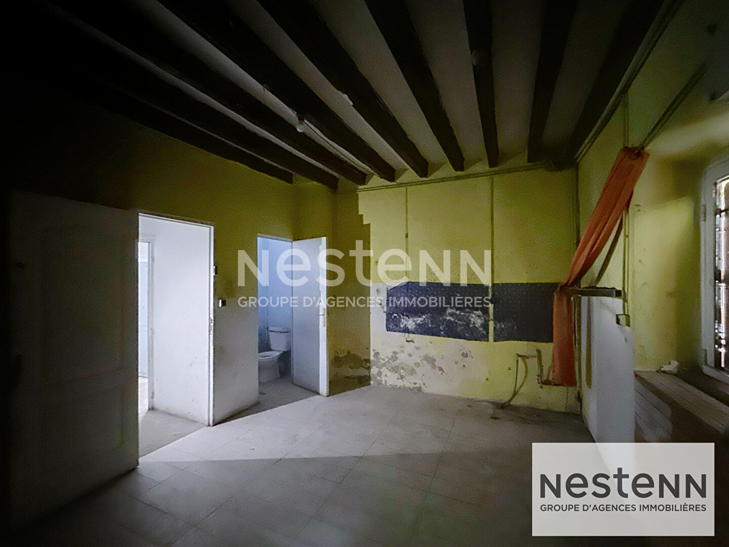 Photo Investisseurs, ne ratez pas cette maison de 340 m² à Blois avec 13 pièces et 8 chambres sur 1 648 m². Idéal pour rénovation, location ou revente. Proche écoles, commerces et transports. image 4/6