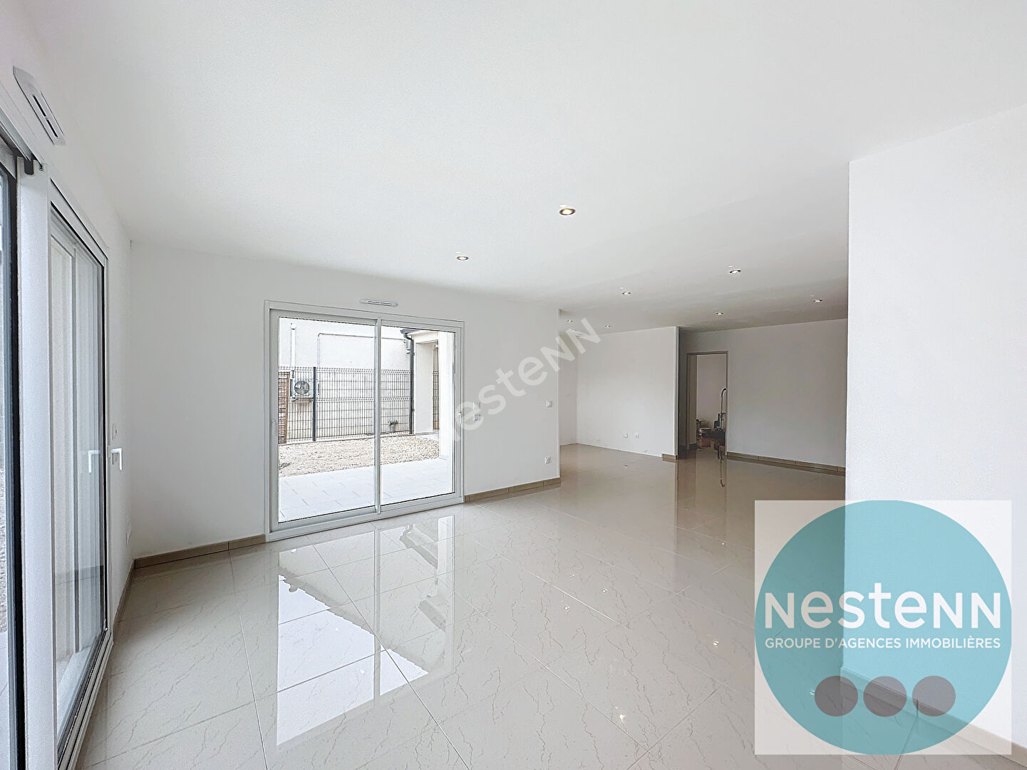 Photo Vivez le confort à Blois ! Maison contemporaine neuve de 113 m² avec 3 chambres, séjour lumineux, cuisine ouverte, 2 terrasses, garage et parking. Proche commerces et écoles. À saisir ! image 2/6