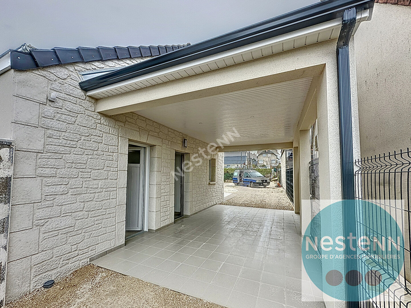 Photo Vivez le confort à Blois ! Maison contemporaine neuve de 113 m² avec 3 chambres, séjour lumineux, cuisine ouverte, 2 terrasses, garage et parking. Proche commerces et écoles. À saisir ! image 3/6