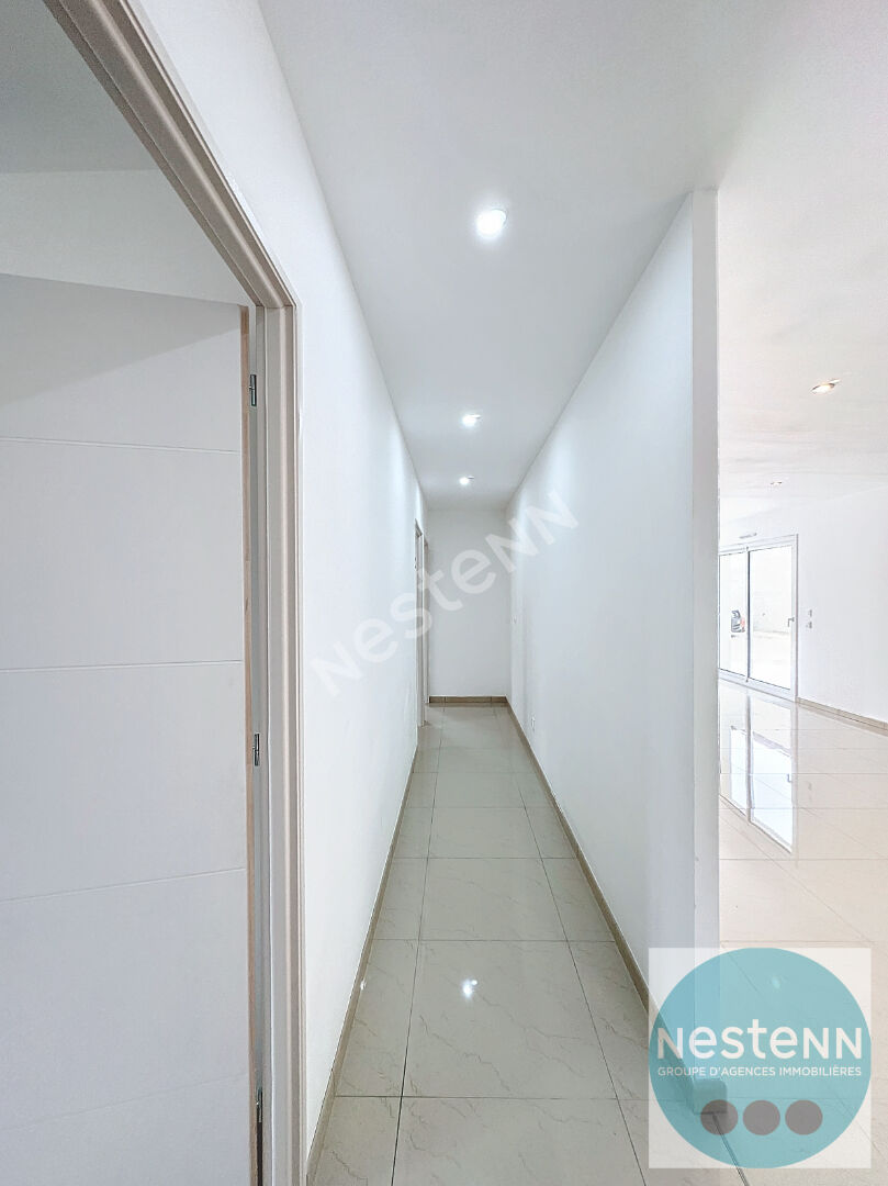 Photo Vivez le confort à Blois ! Maison contemporaine neuve de 113 m² avec 3 chambres, séjour lumineux, cuisine ouverte, 2 terrasses, garage et parking. Proche commerces et écoles. À saisir ! image 5/6