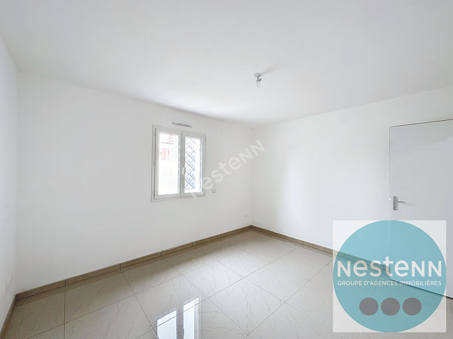 Photo Vivez le confort à Blois ! Maison contemporaine neuve de 113 m² avec 3 chambres, séjour lumineux, cuisine ouverte, 2 terrasses, garage et parking. Proche commerces et écoles. À saisir ! image 6/6