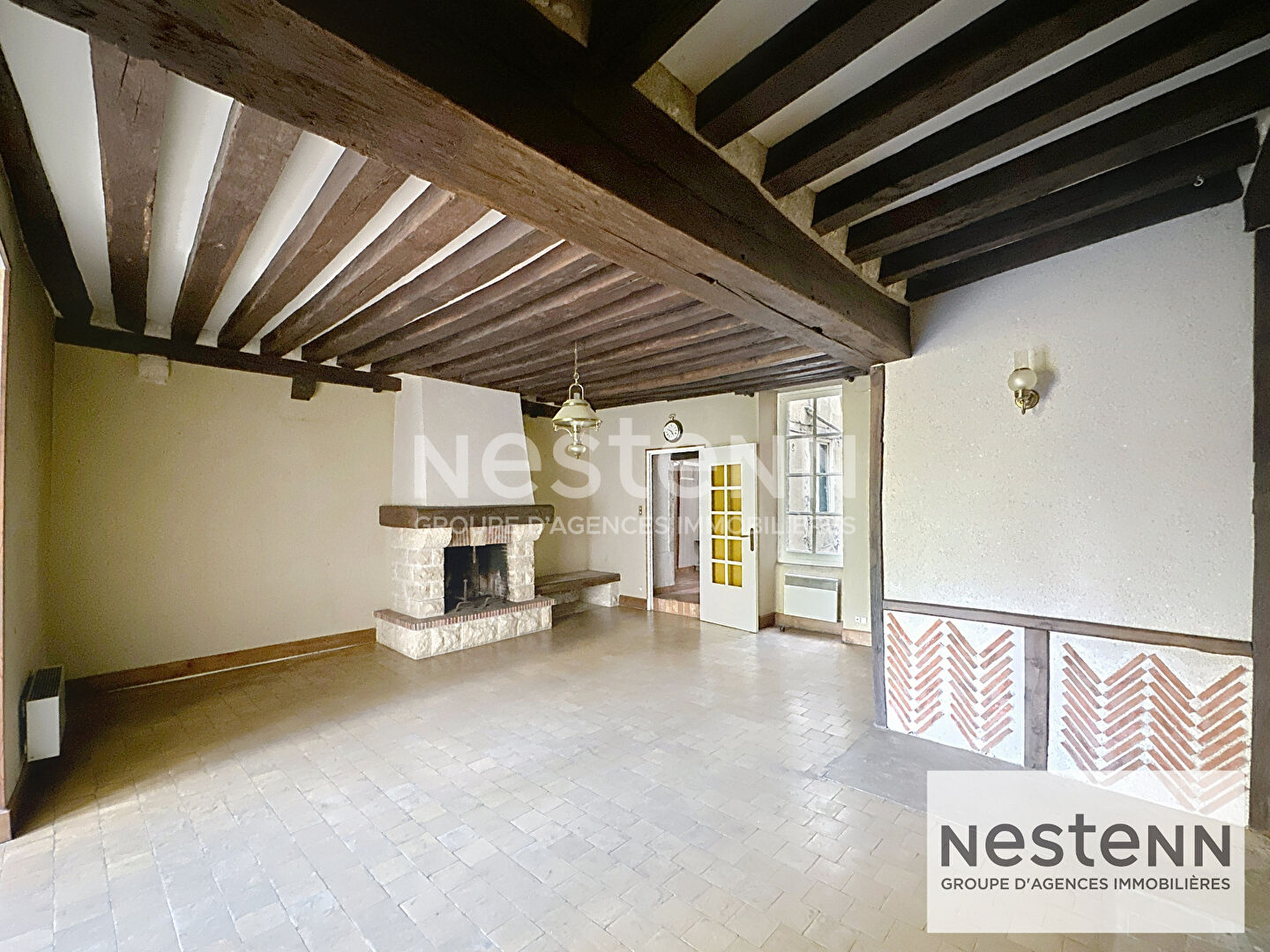 Photo À saisir ! Superbe appartement 4 pièces de 97 m² au coeur de Blois, lumineux et rénové, avec cuisine ouverte et 2 chambres. À deux pas des commerces, écoles et transports. image 2/6