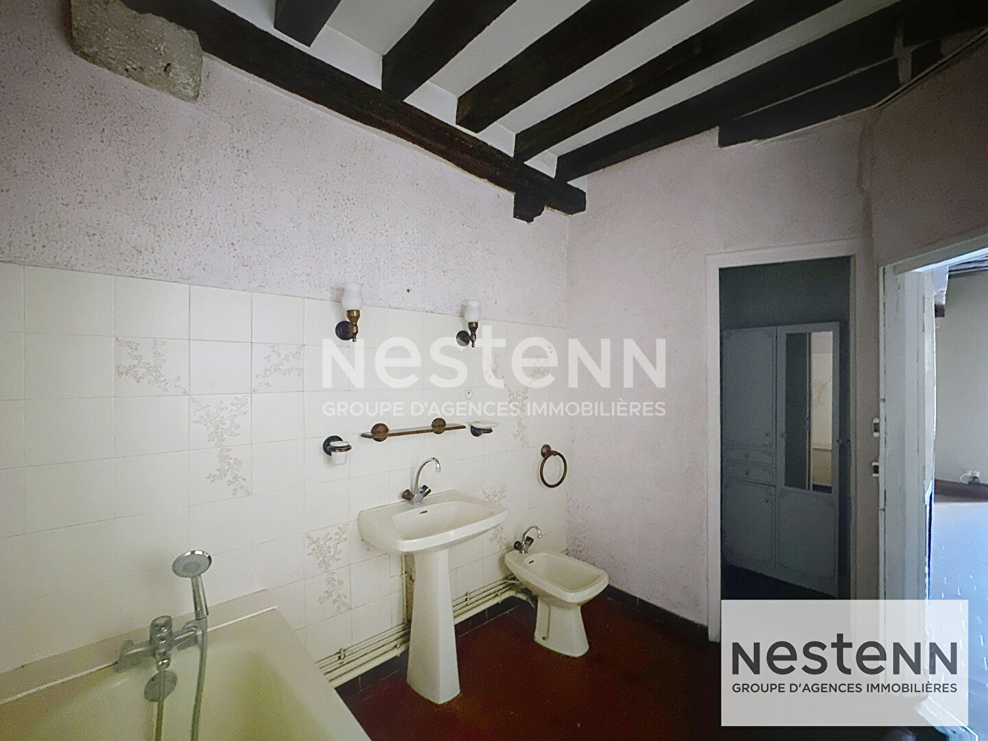 Photo À saisir ! Superbe appartement 4 pièces de 97 m² au coeur de Blois, lumineux et rénové, avec cuisine ouverte et 2 chambres. À deux pas des commerces, écoles et transports. image 3/6