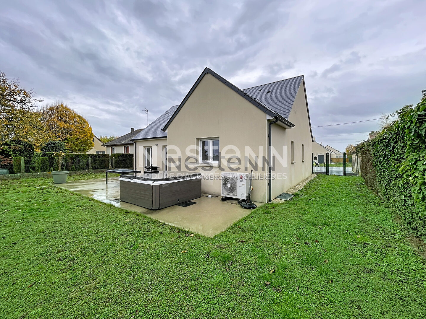 Belle maison contemporaine de 2021 + grand terrain constructible - 3 chambres - beau village de Villebarou