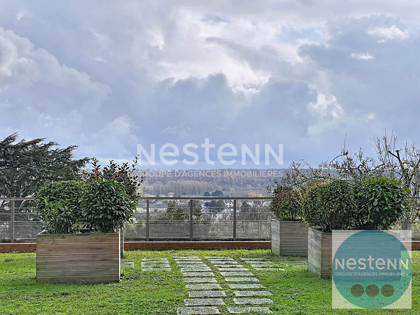 Photo Appartement 3 pièces à Blois - Secteur Chocolaterie/Gare : luminosité, balcon plein sud, vue dégagée, parking en sous-sol. Une perle rare au prix incroyable. Cliquez avant qu'il ne soit trop tard ! image 1/6