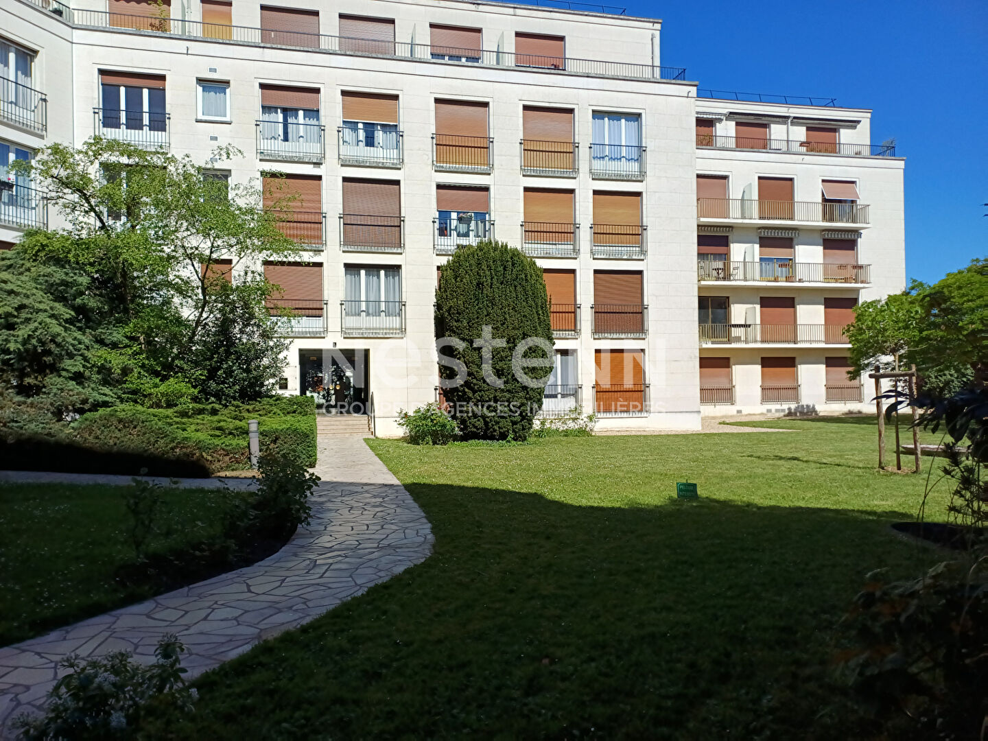 Agence immobilière de 
 NESTENN Blois - NESTENN SAINT GERVAIS LA FORET 
