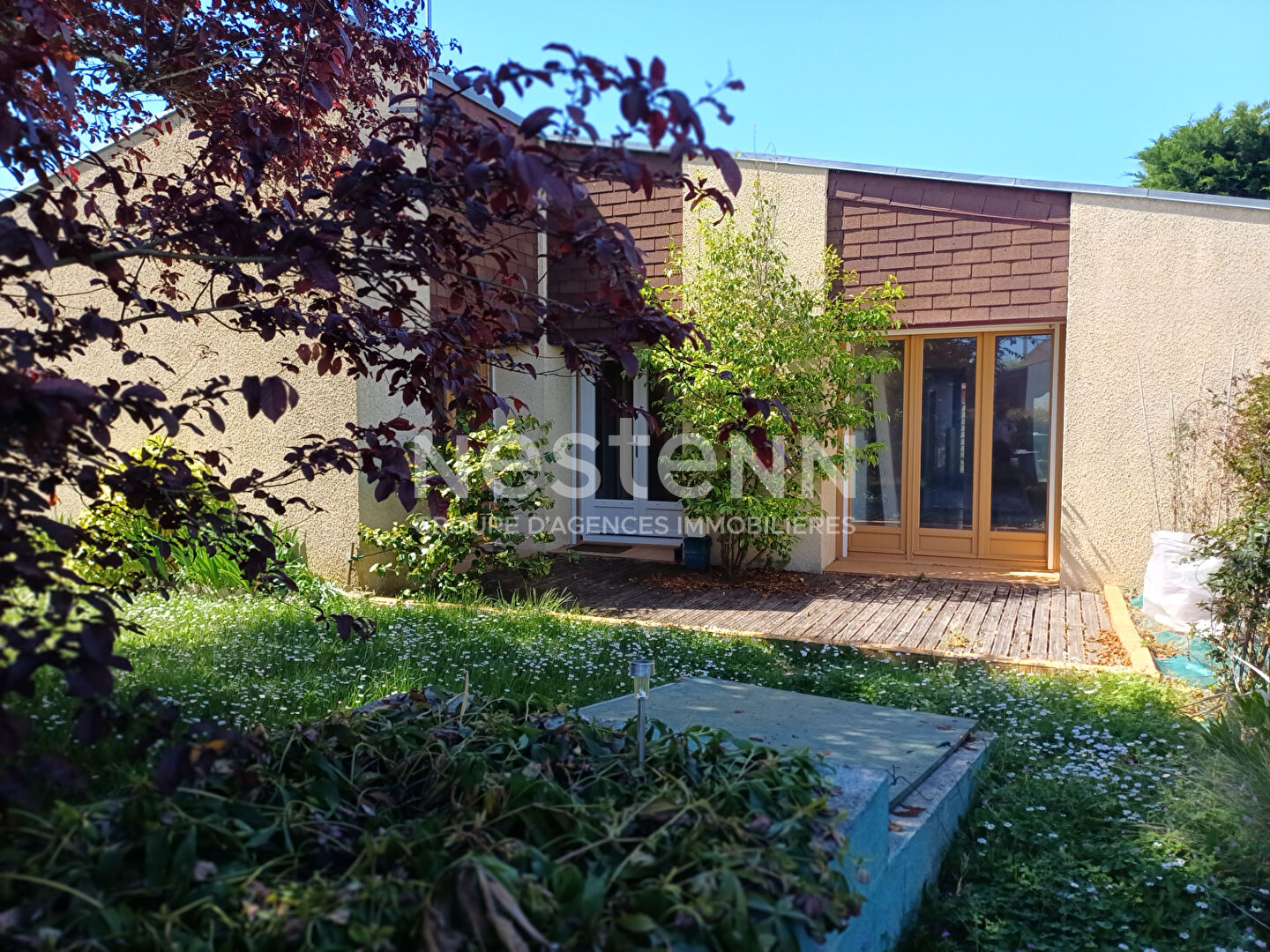 Agence immobilière de 
 NESTENN Blois - NESTENN SAINT GERVAIS LA FORET 
