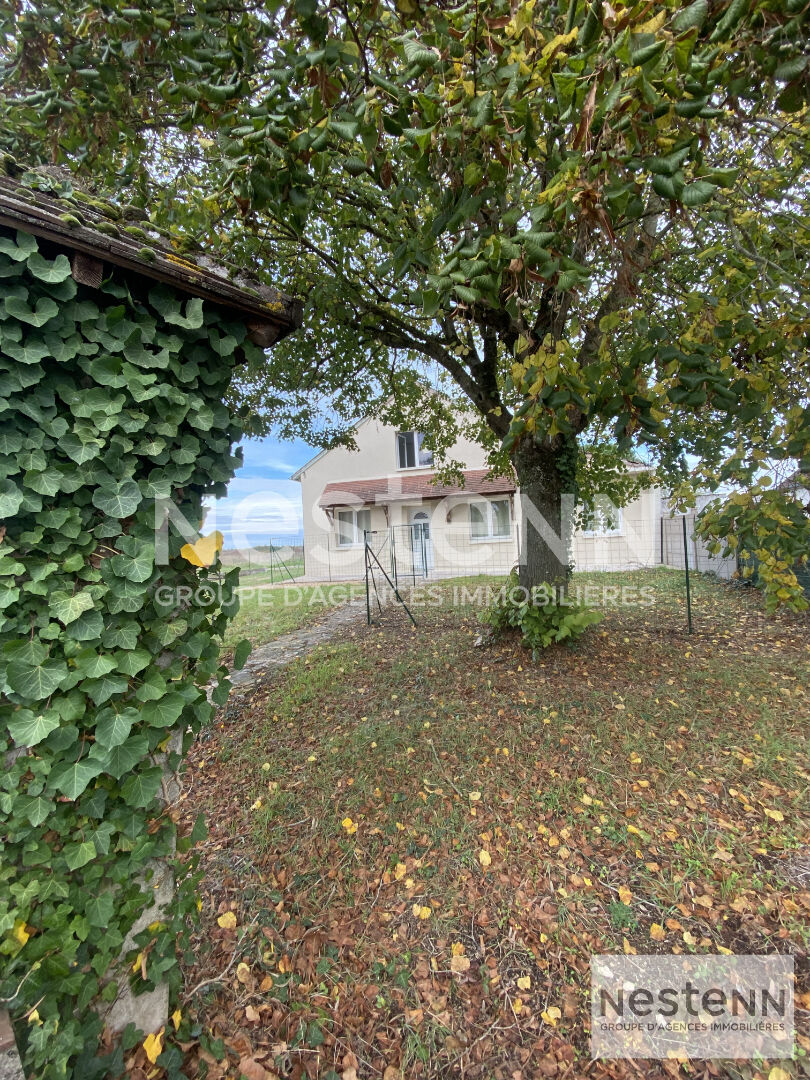 Investissement locatif / Maison rénovée divisée en 3 appartements loués / Huisseau-sur-Cosson