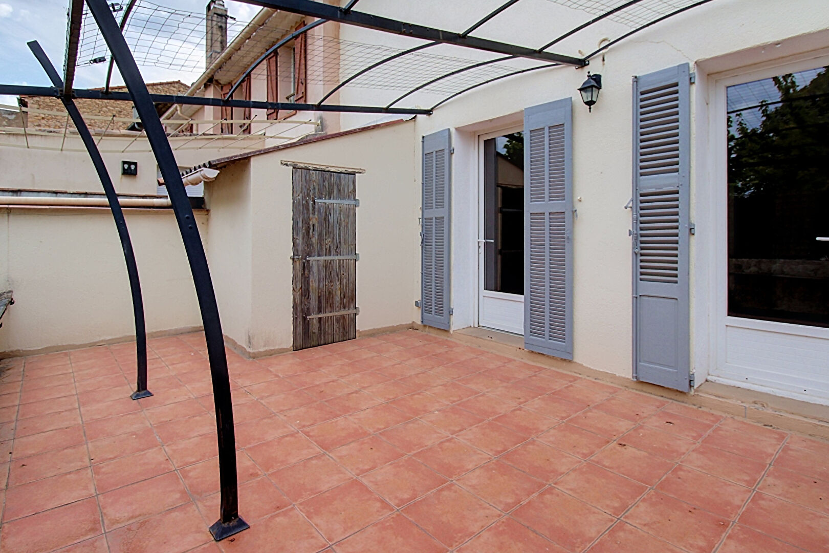 A VENDRE EN EXCLUSIVITÉ - Appartement T3 d'environ 60m2 avec terrasse et combles aménageables - Centre-ville