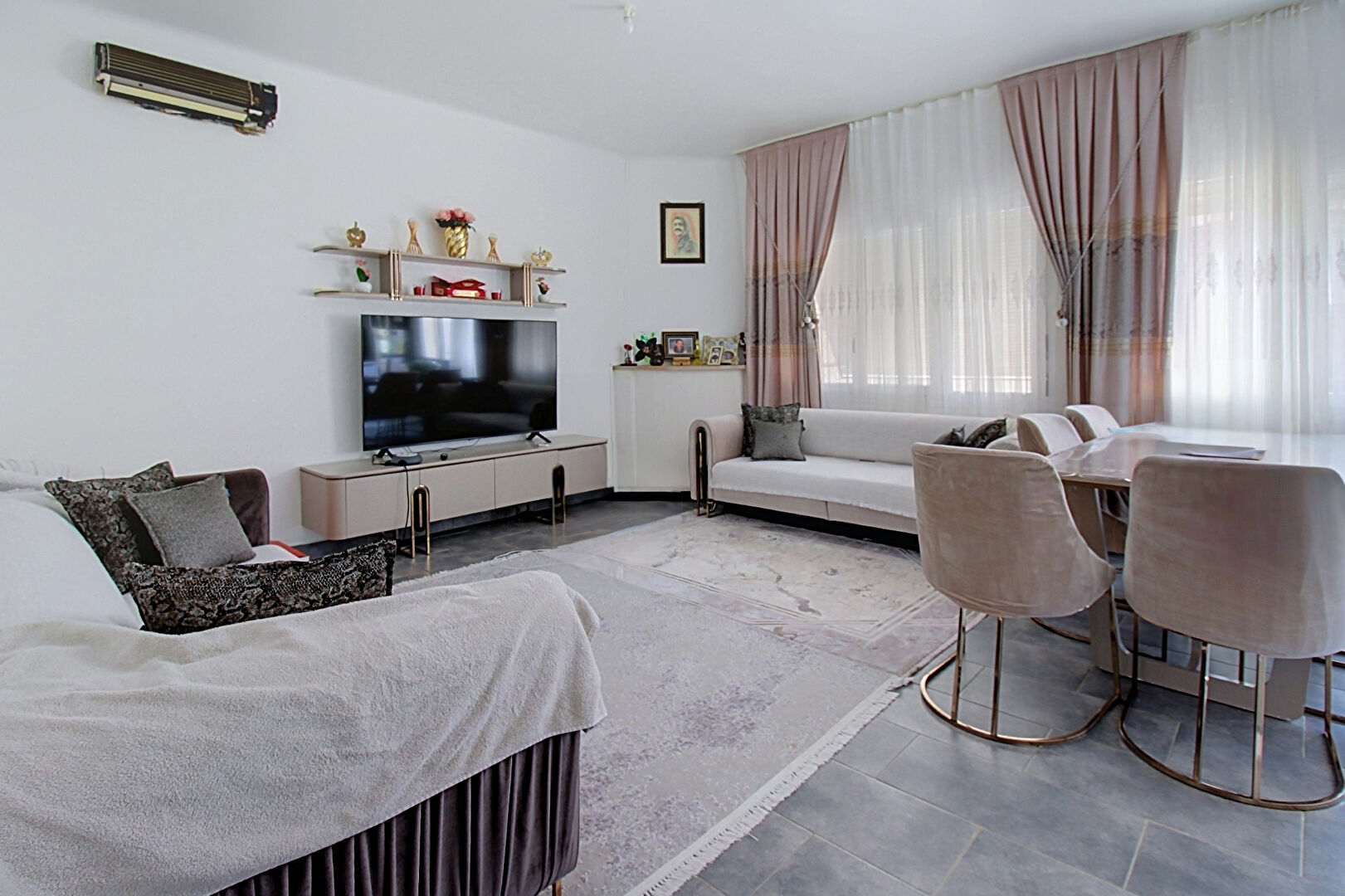 EXCLUSIVITÉ Appartement T4 de 82 m² vendu loué Calme, entrée indépendante et proximité des commerces