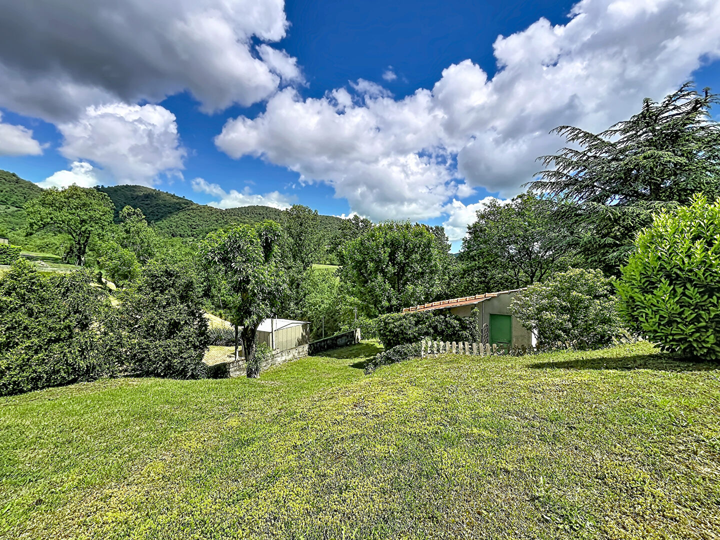 EXCLUSIVITE - VILLE DE PLAIN PIED DE 116 M² SUR 1945 M² DE TERRAIN A ROMPON