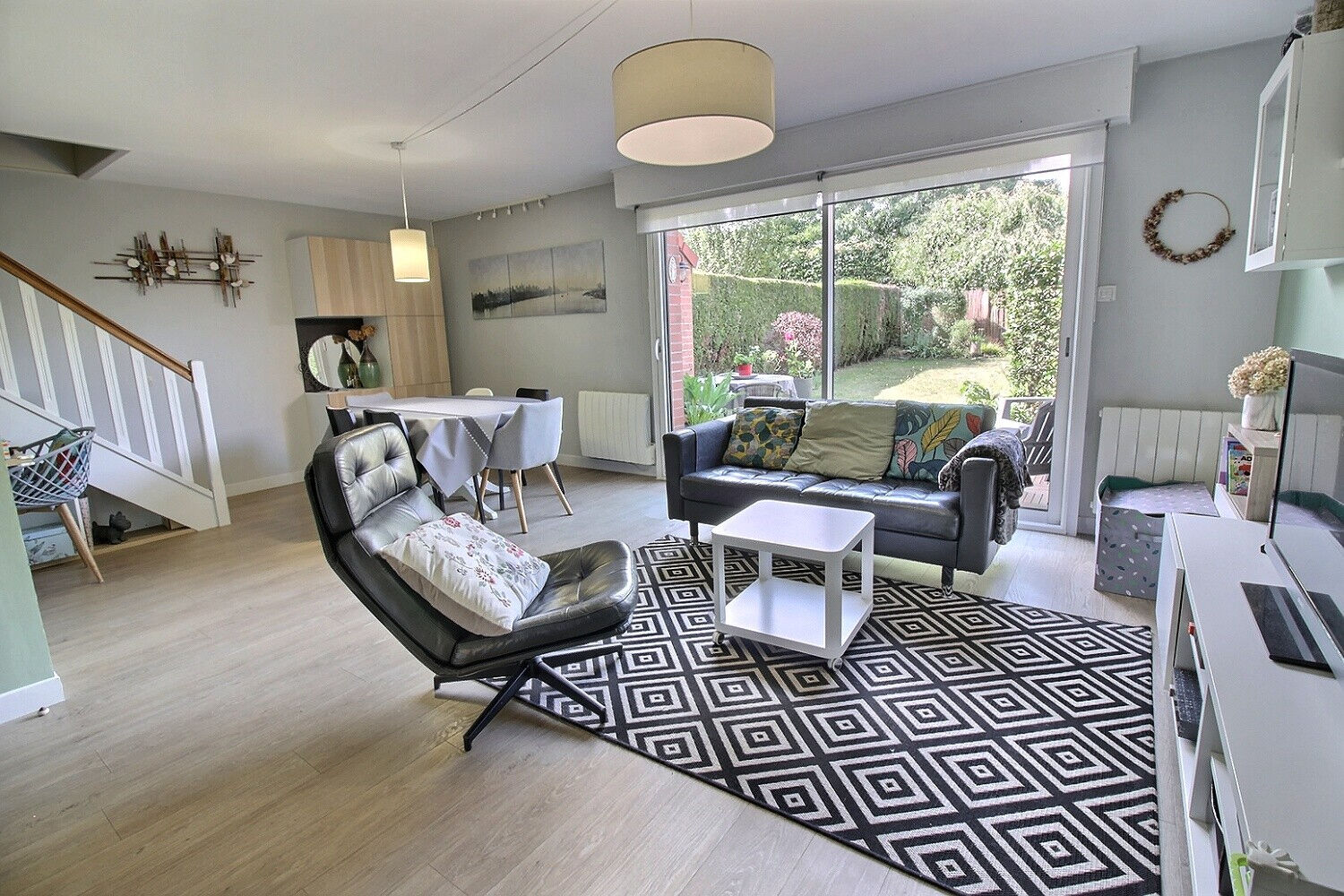 Maison Sequedin 82m² au sol - semi individuelle - 3 chambres - jardin - garage et 2 places de stationnement