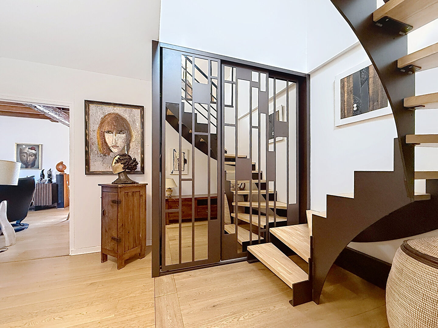 ETOILE  Centre historique. Appartement 143 m²  avec garage et extérieur dans bâtisse en pierres