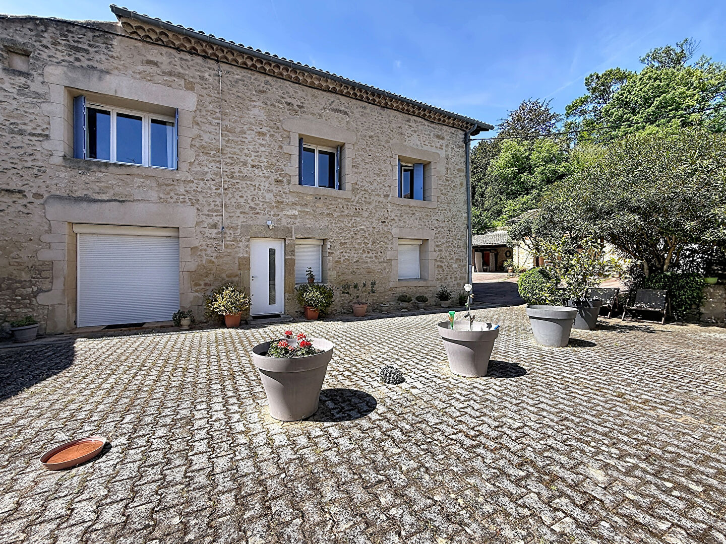 ETOILE Centre historique. Appartement 143 m² dans bâtisse en pierres