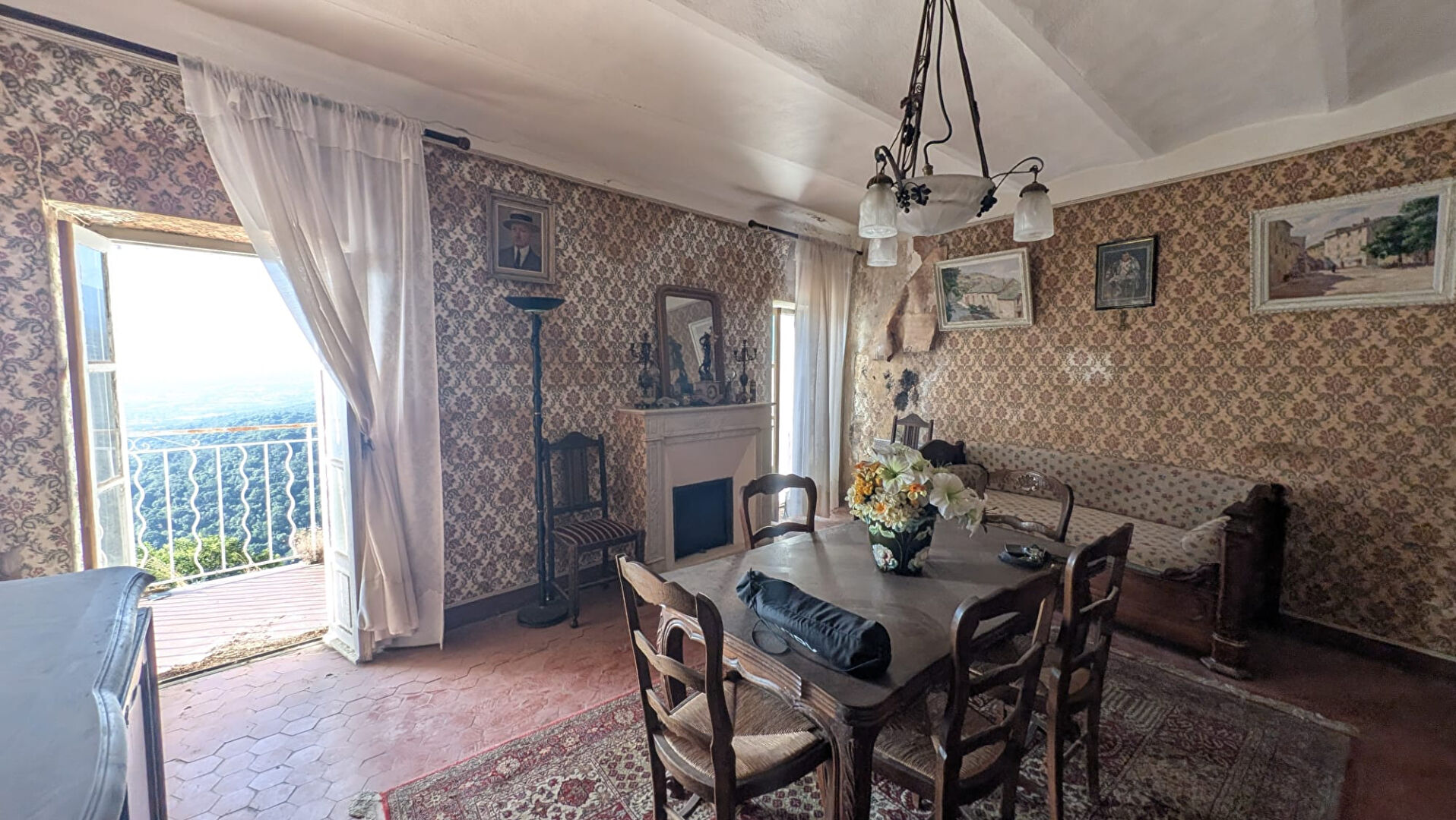 RARE À BORGO Maison de village avec vue imprenable et fort potentiel