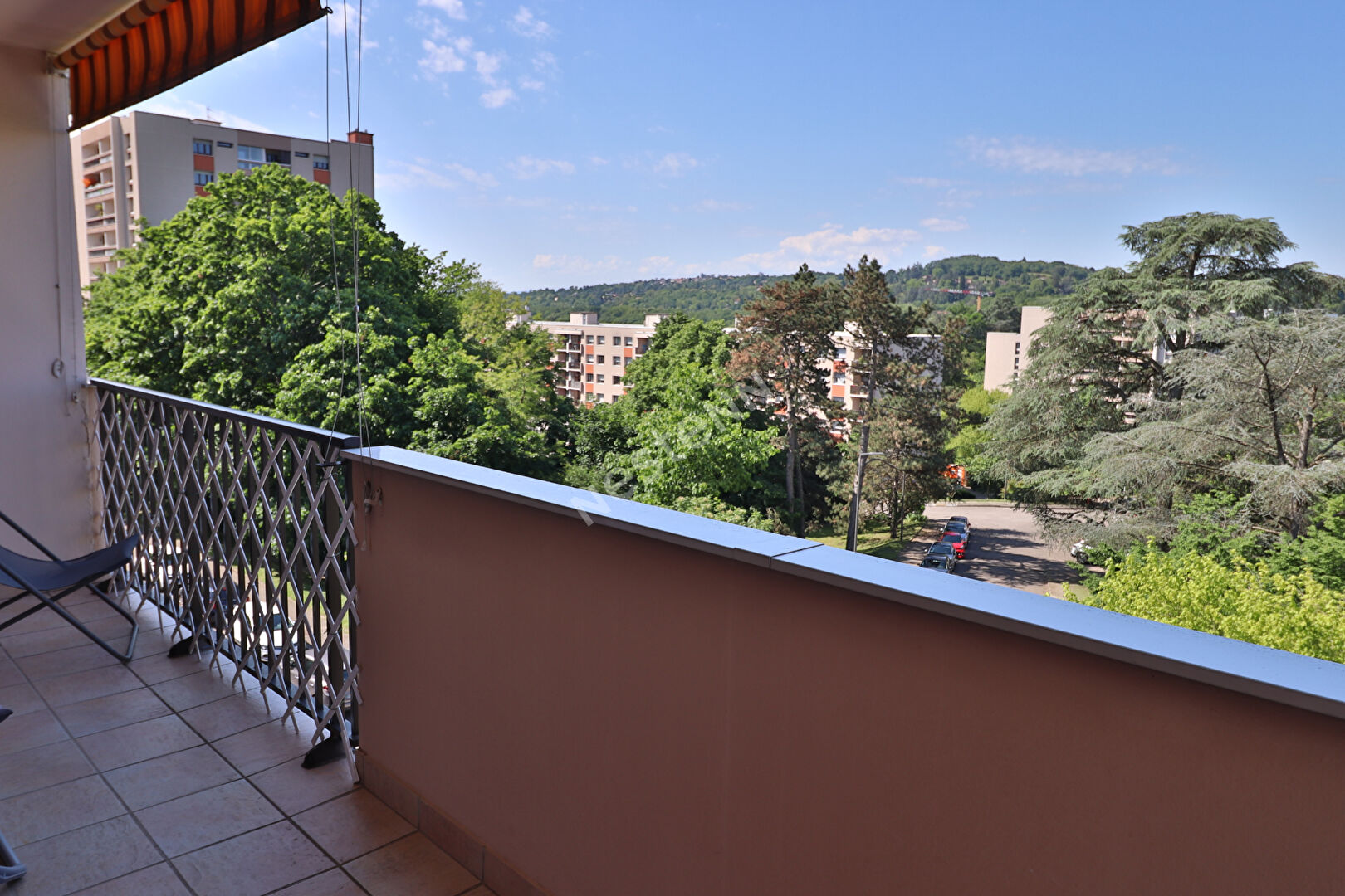 FRANCHEVILLE LE BAS - T4 - proche commodités - Traversant - Séjour Sud Ouest