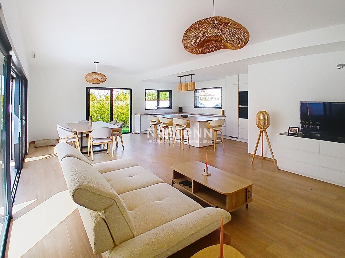 Photo Maison d'Architecte de 156 m2 avec 3 chambres, Piscine Chauffée sur une parcelle de 730 m² image 4/6