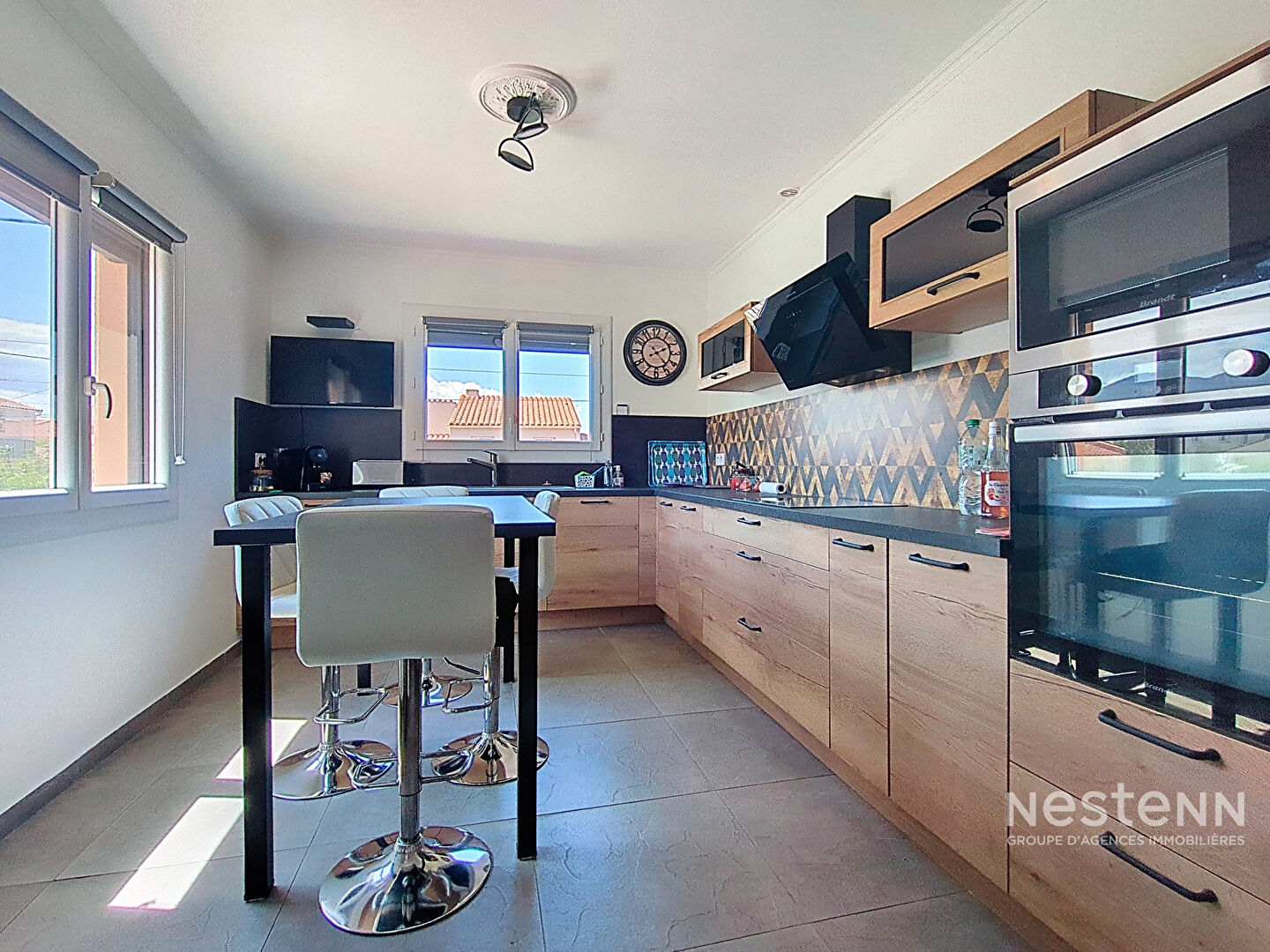 à Saint Genis des Fontaines, Maison 3 faces et 3 chambres entièrement rénovée de 95 m² avec sous-sol