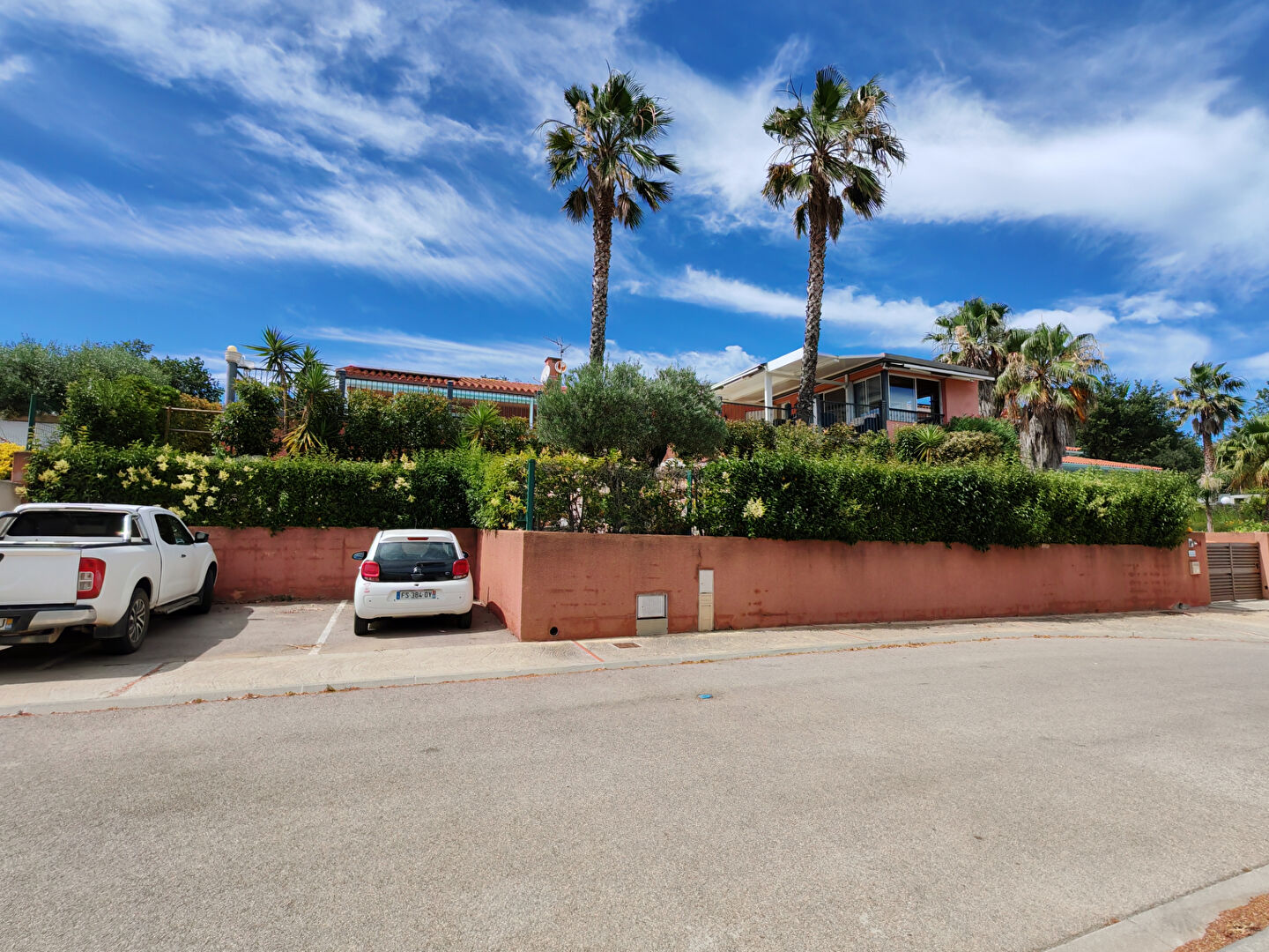 Photo Maison à vendre à Brouilla, 6 pièces, 4 chambres, 180 m², avec piscine sur un terrain de 891 m² image 2/6