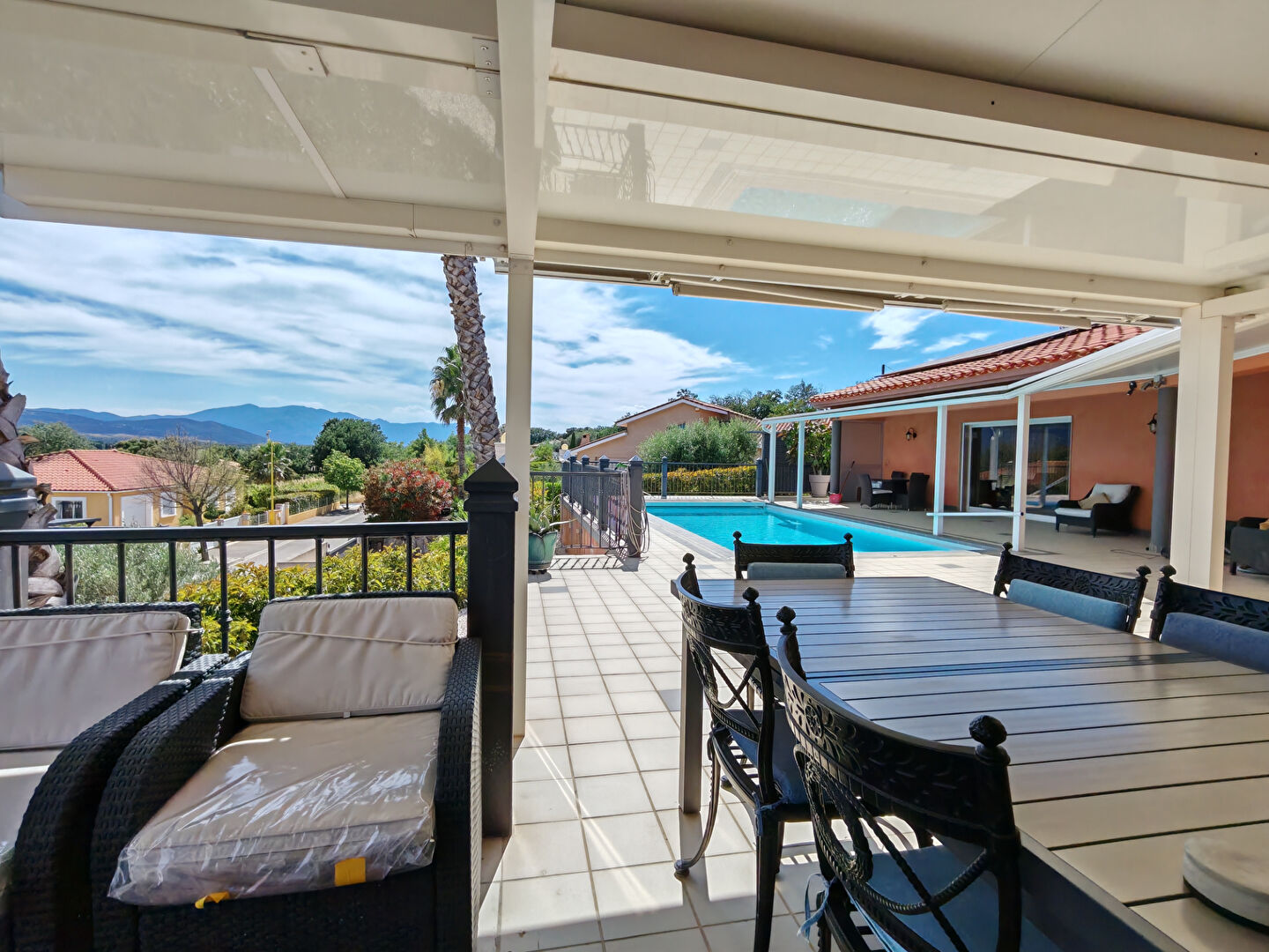 Photo Maison à vendre à Brouilla, 6 pièces, 4 chambres, 180 m², avec piscine sur un terrain de 891 m² image 3/6