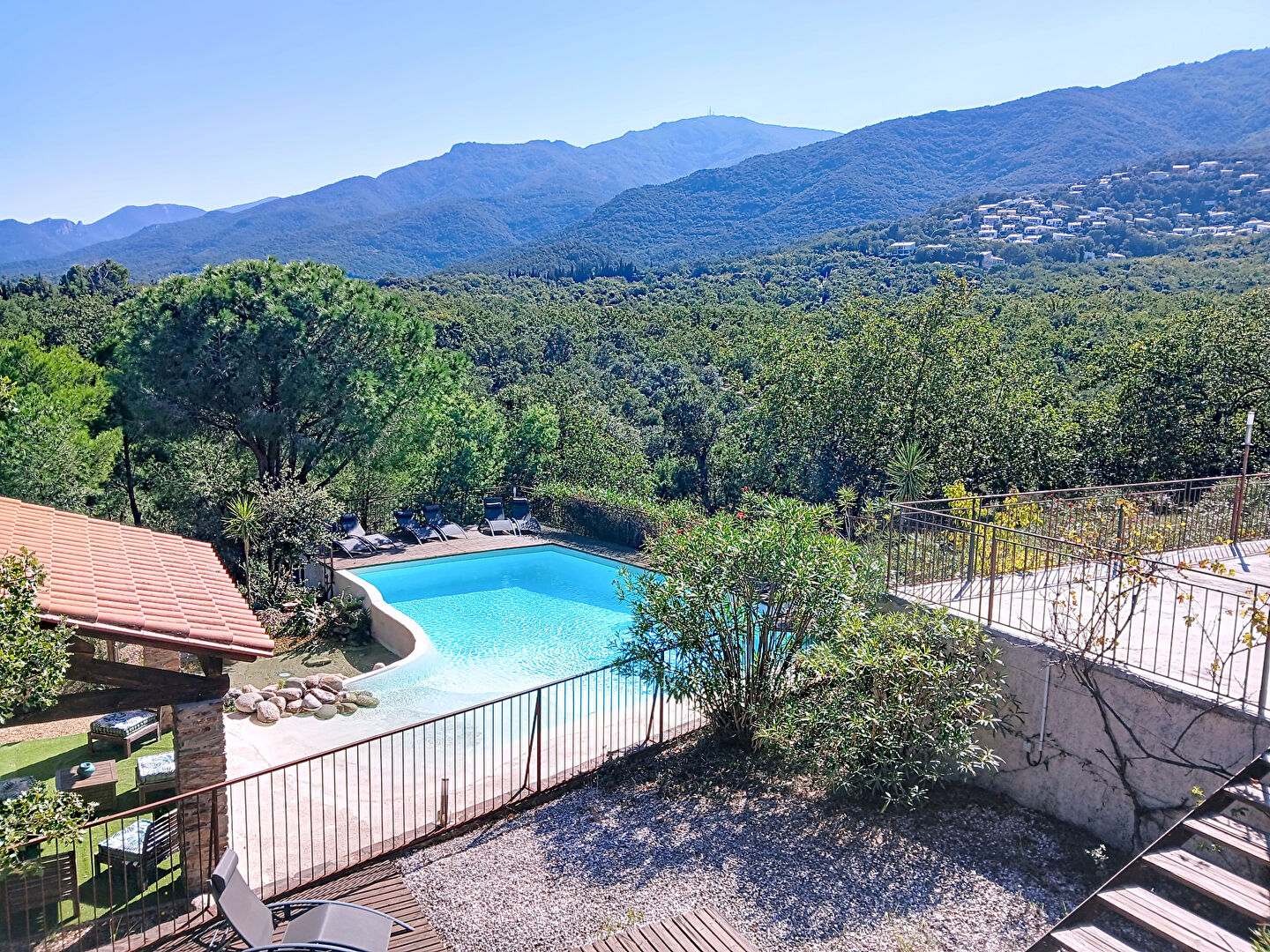 Photo Maison de Prestige de 270m2 à Vendre à Villelongue Dels Monts avec piscine. image 3/6