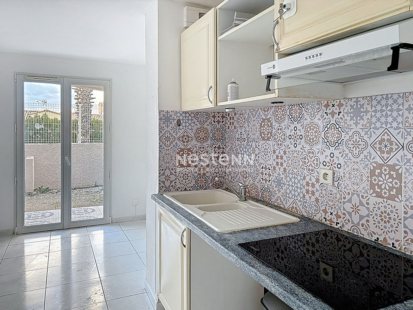 LE BARCARES loue à l'année petite Maison 4 pièces 65.46m2 avec parking et piscine