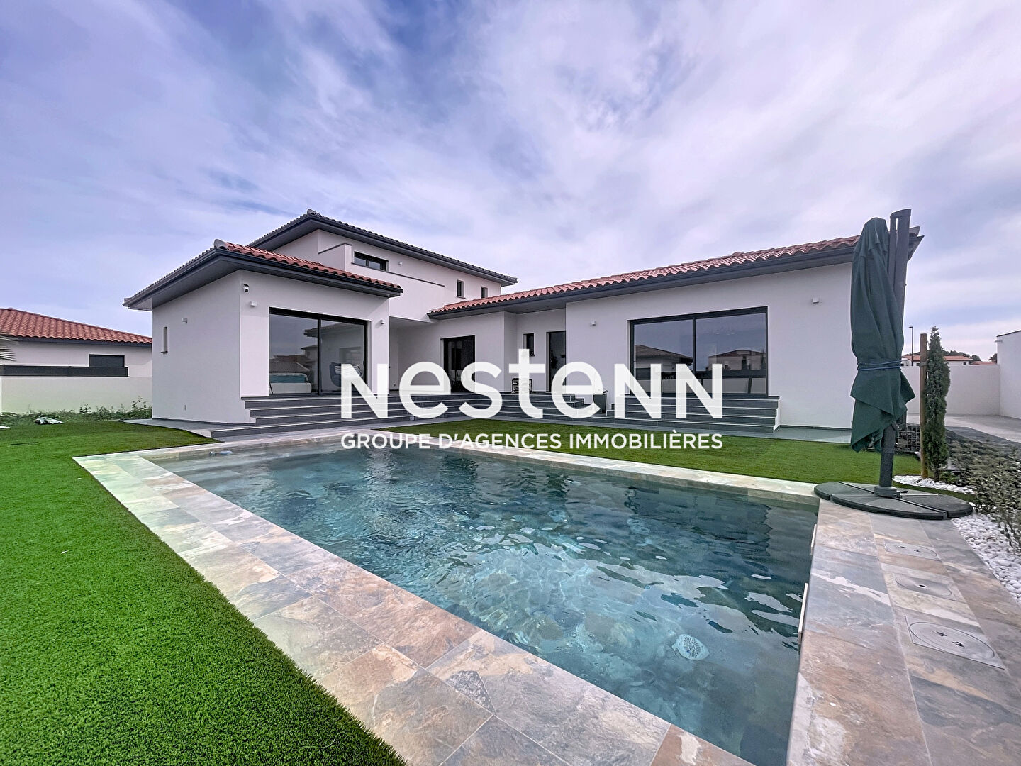 Villa contemporaine de 191 m² , vue Canigou, 4 faces, garage, piscine Bali et finitions haut de gamme