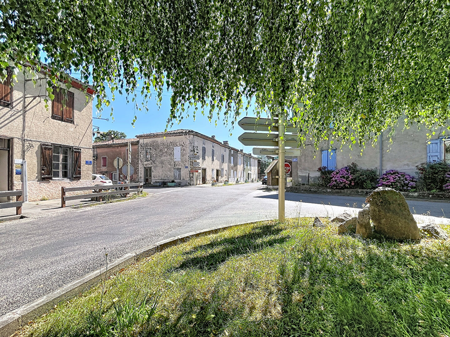 A VENDRE MAISON DE VILLAGE BRASSAC A RÉNOVER