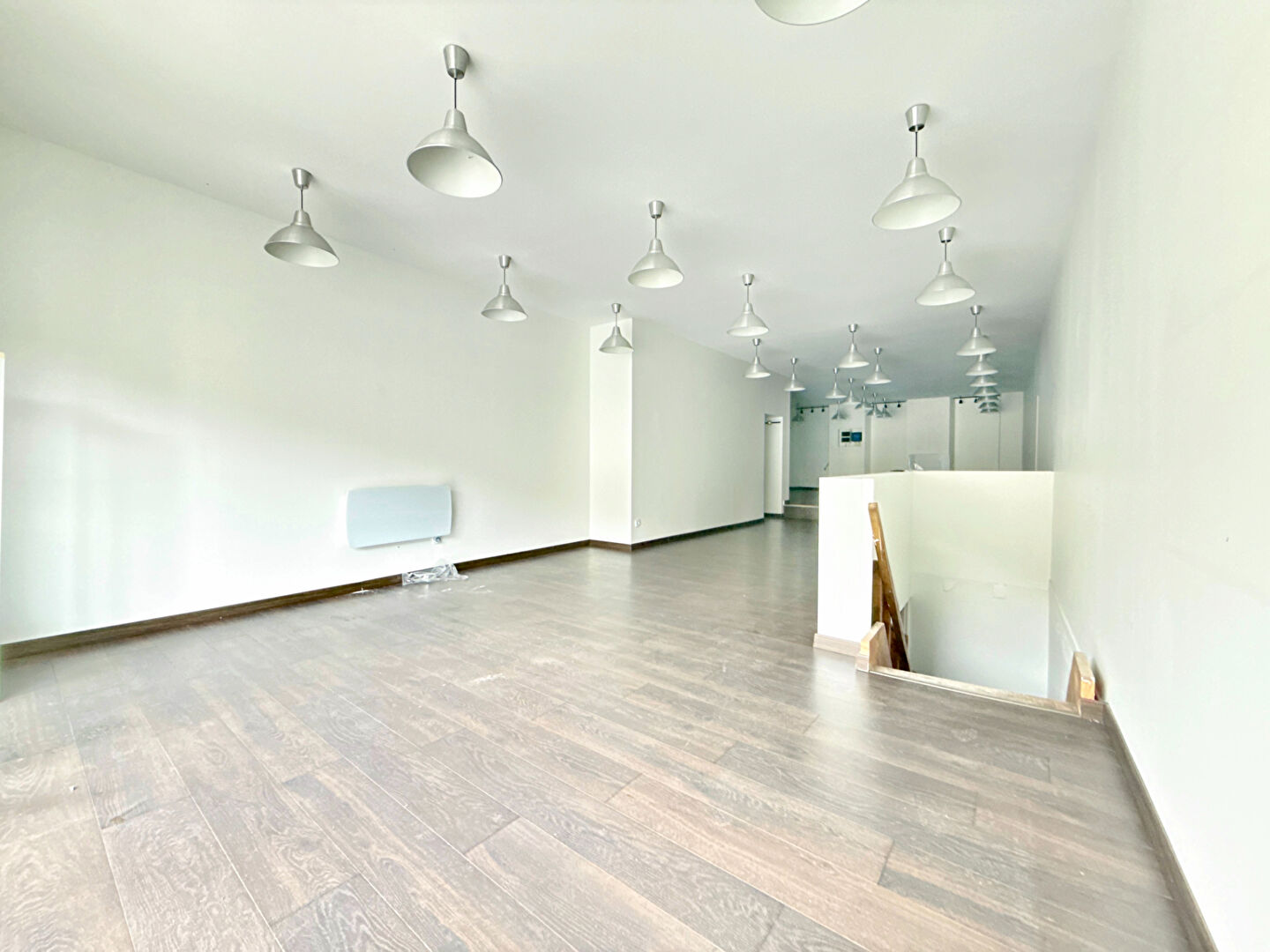 À VENDRE : LOCAL COMMERCIAL DE 76 M² + RÉSERVE ET GARAGE - EMPLACEMENT IDÉAL À TARASCON-SUR-ARIÈGE