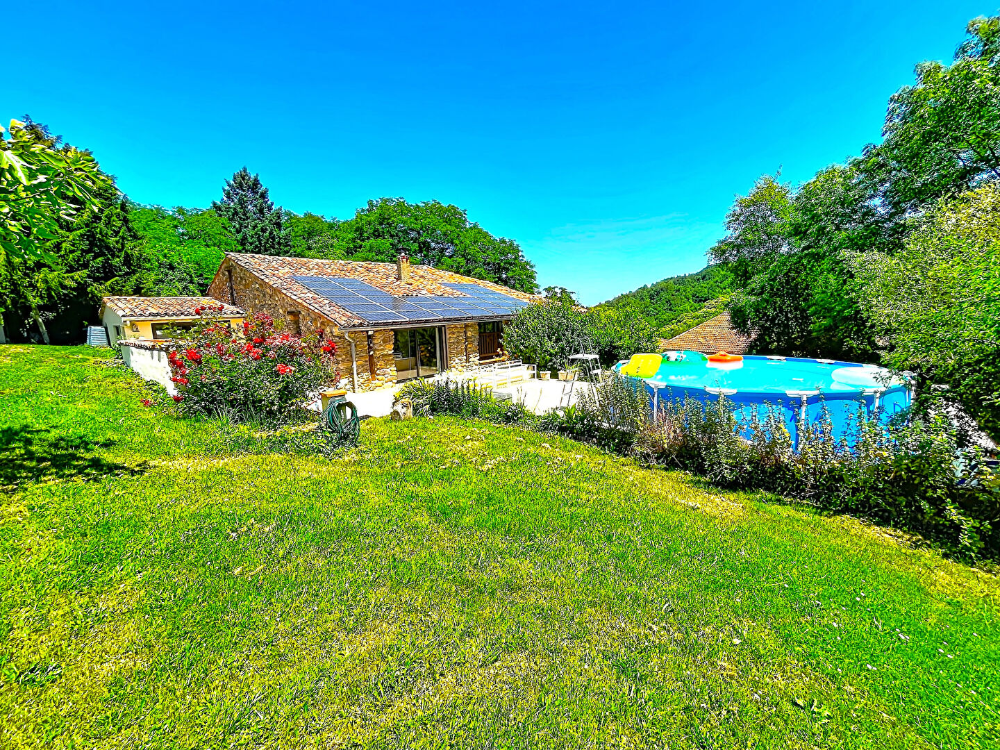 A VENDRE 10 MN VARILHES FERME RÉNOVEE AVEC TERRAIN ET DÉPENDANCES