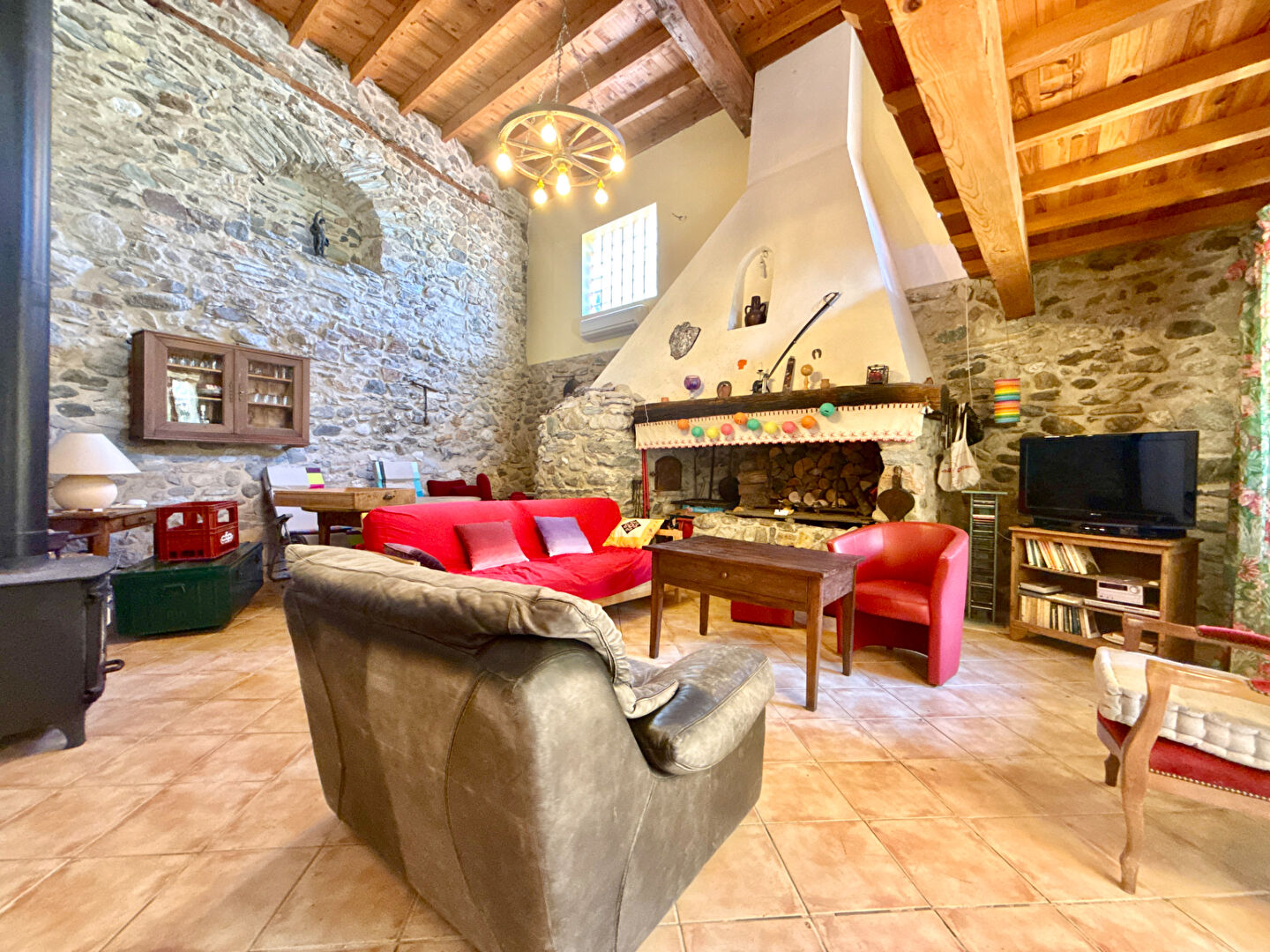 A VENDRE : MAISON PLEINE DE CHARME DANS UN ENVIRONNEMENT EXCEPTIONNEL