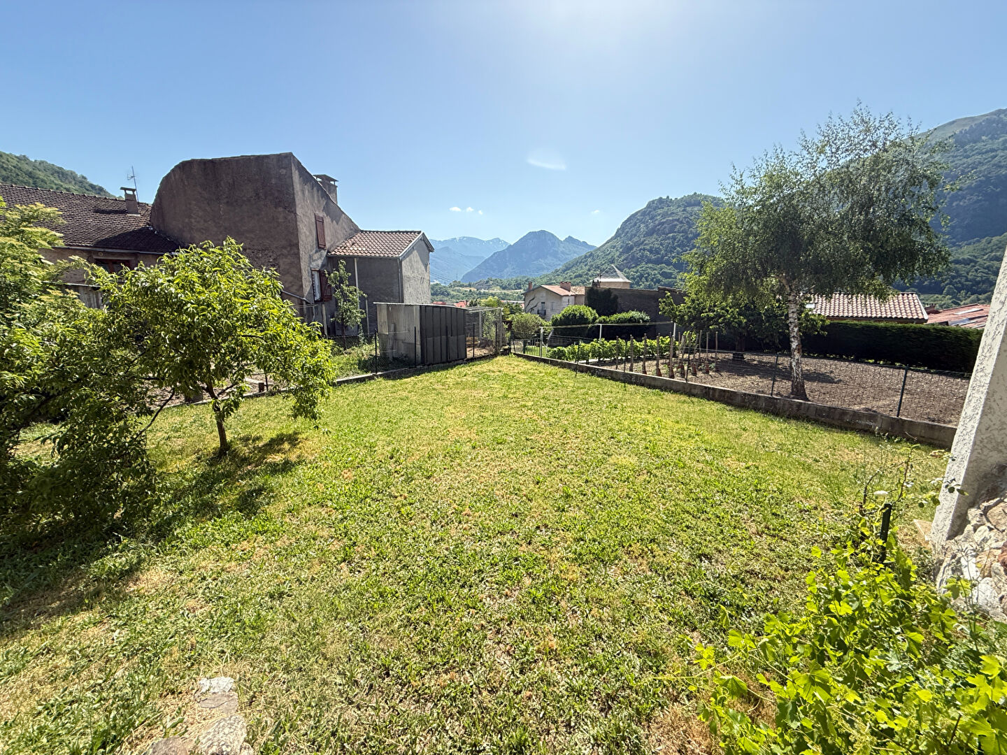 A VENDRE : VILLA AVEC VUE, 3 CHAMBRES, TERRASSE À MERCUS-GARRABET